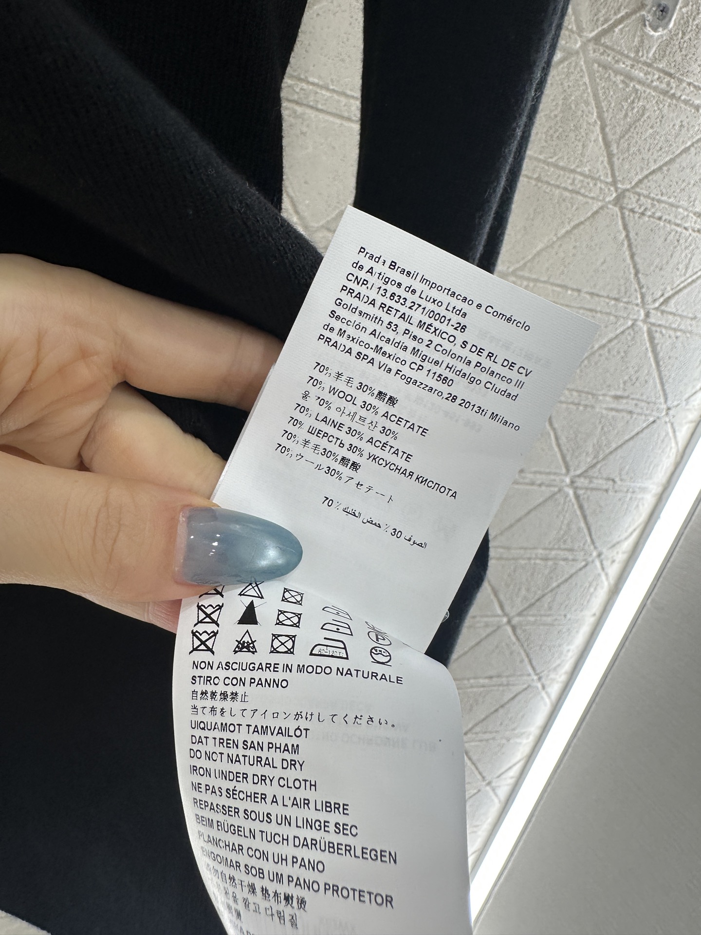 ♥Prad*♥2025新品上架 修身圆领打底衫定制YB羊毛材质，质感光泽，弹力十足，圆领长袖打底裁剪，领