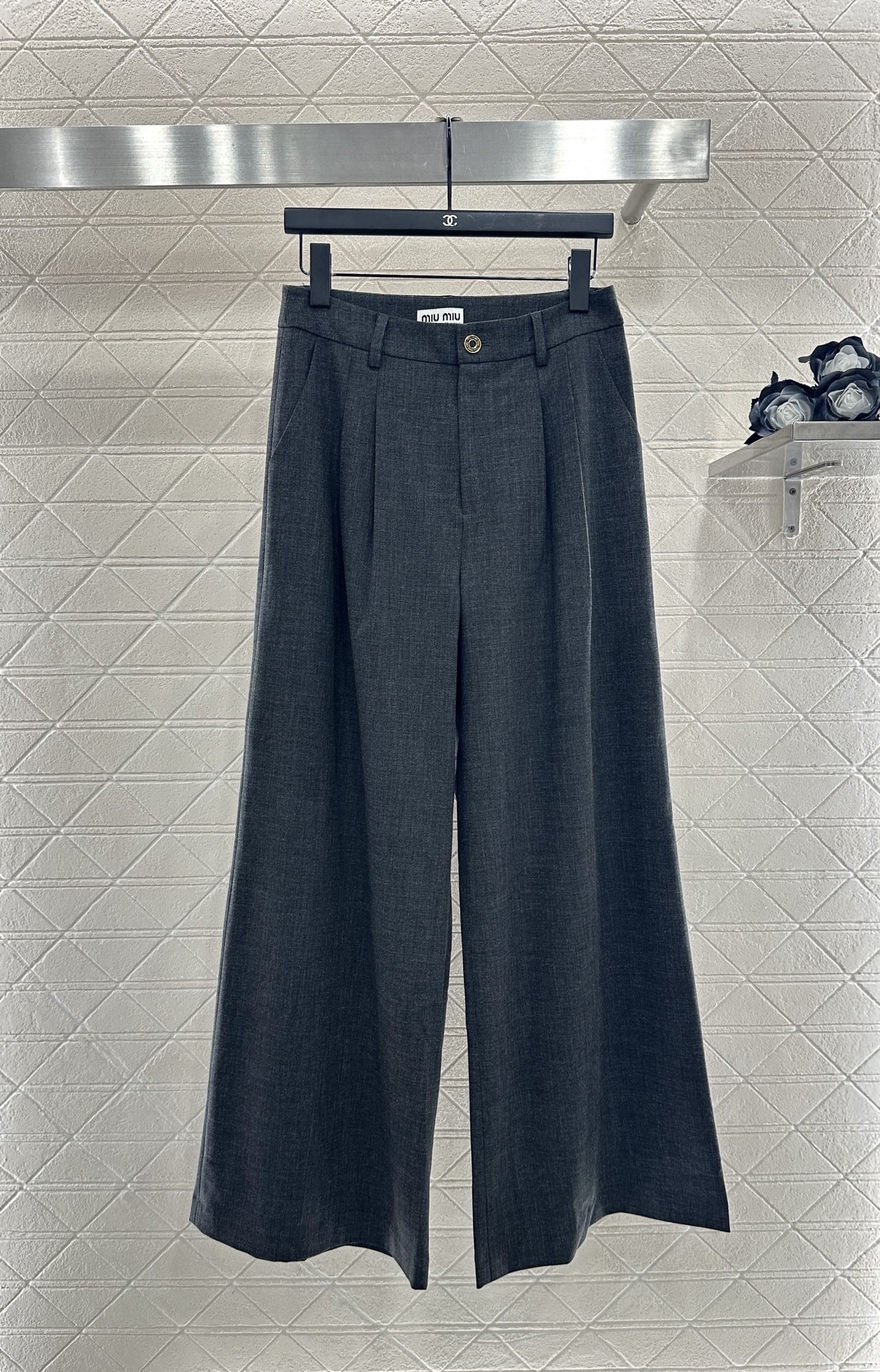 ♥Miumi*♥2025新品上架 圆领双排扣西装长裤套装定制YB进口人棉材质，质感光泽高级，正肩直筒西装