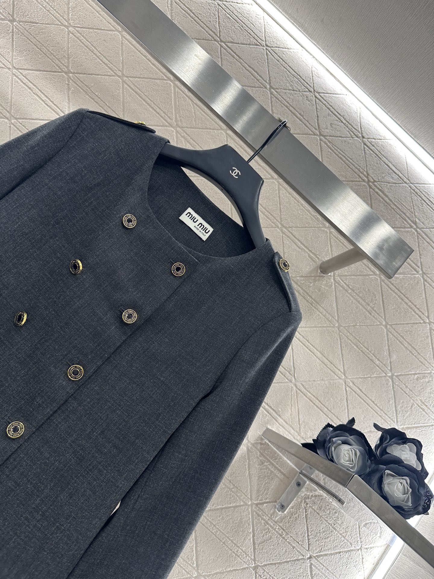 ♥Miumi*♥2025新品上架 圆领双排扣西装长裤套装定制YB进口人棉材质，质感光泽高级，正肩直筒西装