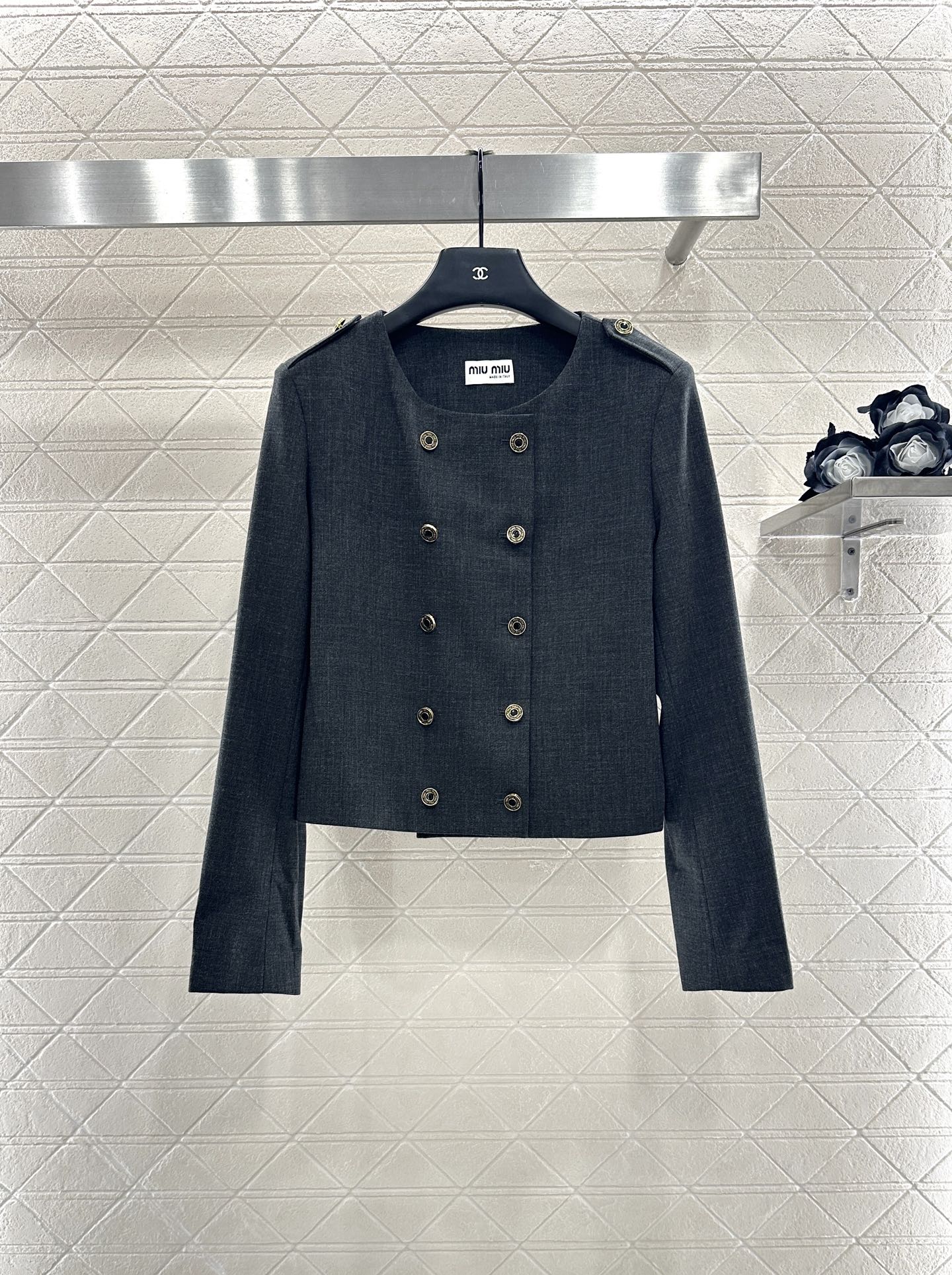 ♥Miumi*♥2025新品上架 圆领双排扣西装长裤套装定制YB进口人棉材质，质感光泽高级，正肩直筒西装