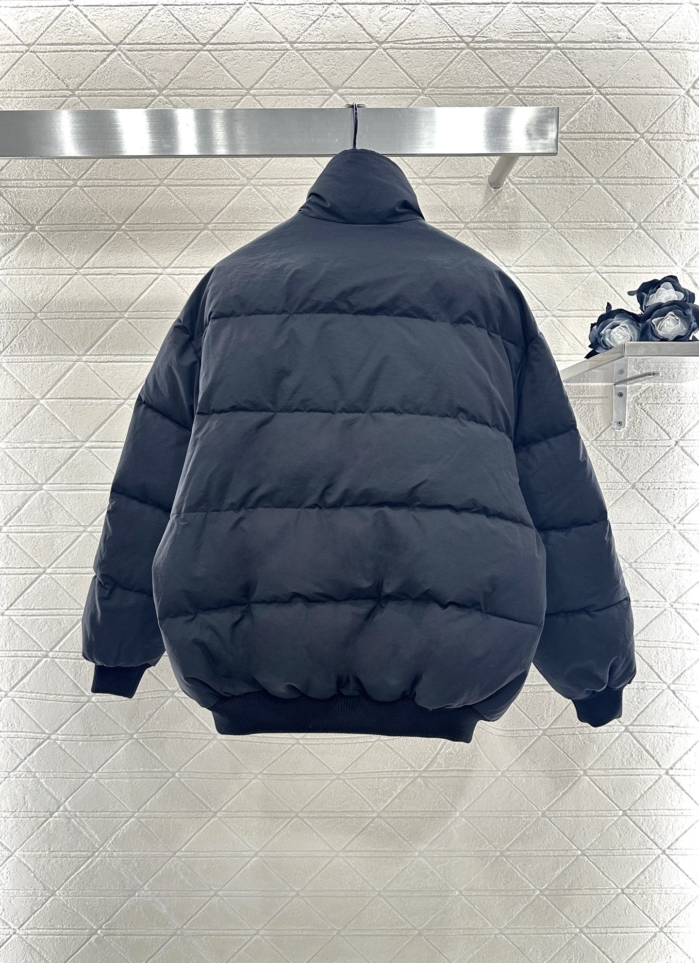 ♥Prad*♥2025新品上架 立领羽绒外套定制YB防风防水尼龙材质，白鹅绒填充内里，整件轻盈保暖，隐藏