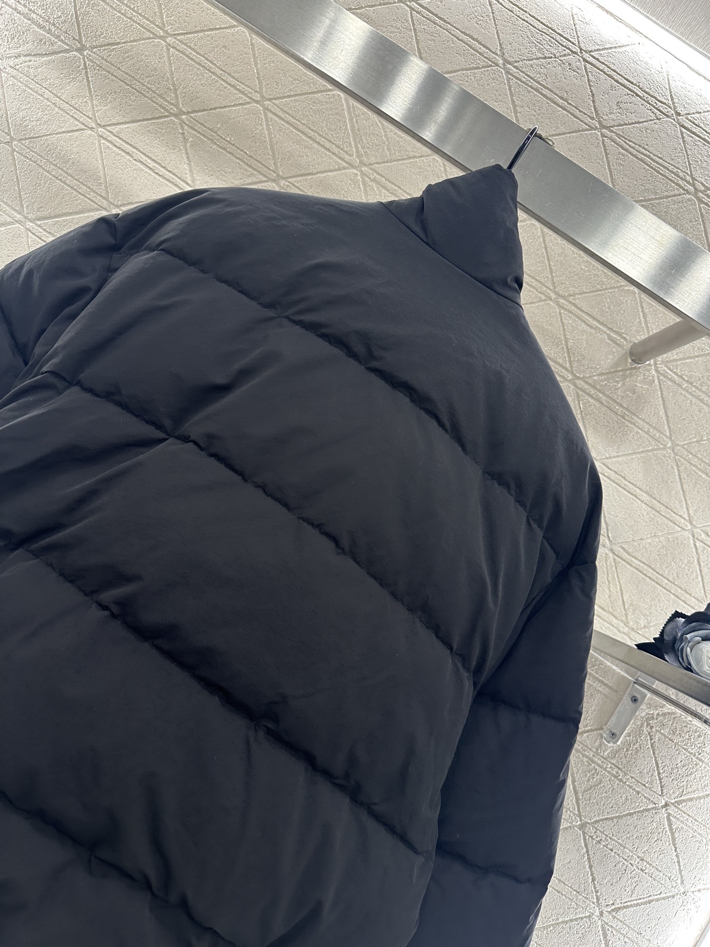 ♥Prad*♥2025新品上架 立领羽绒外套定制YB防风防水尼龙材质，白鹅绒填充内里，整件轻盈保暖，隐藏