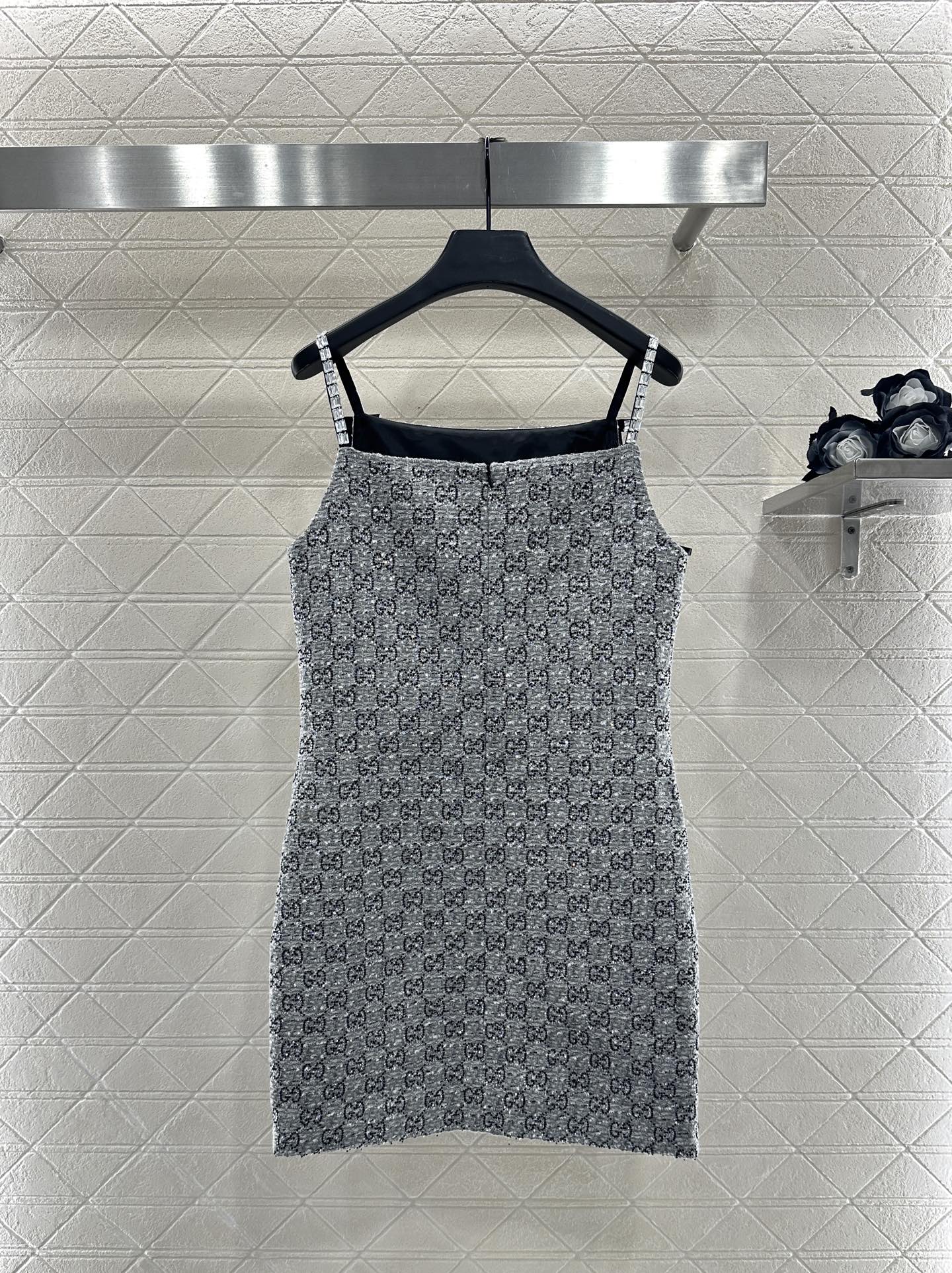 ♥Gucc*♥ 2025新品上架 洋装吊带连衣裙定制YB进口粗纺毛昵材质，肌理明显，质感高级，致力还原平