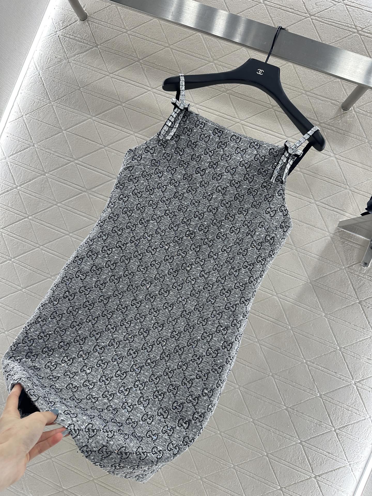 ♥Gucc*♥ 2025新品上架 洋装吊带连衣裙定制YB进口粗纺毛昵材质，肌理明显，质感高级，致力还原平