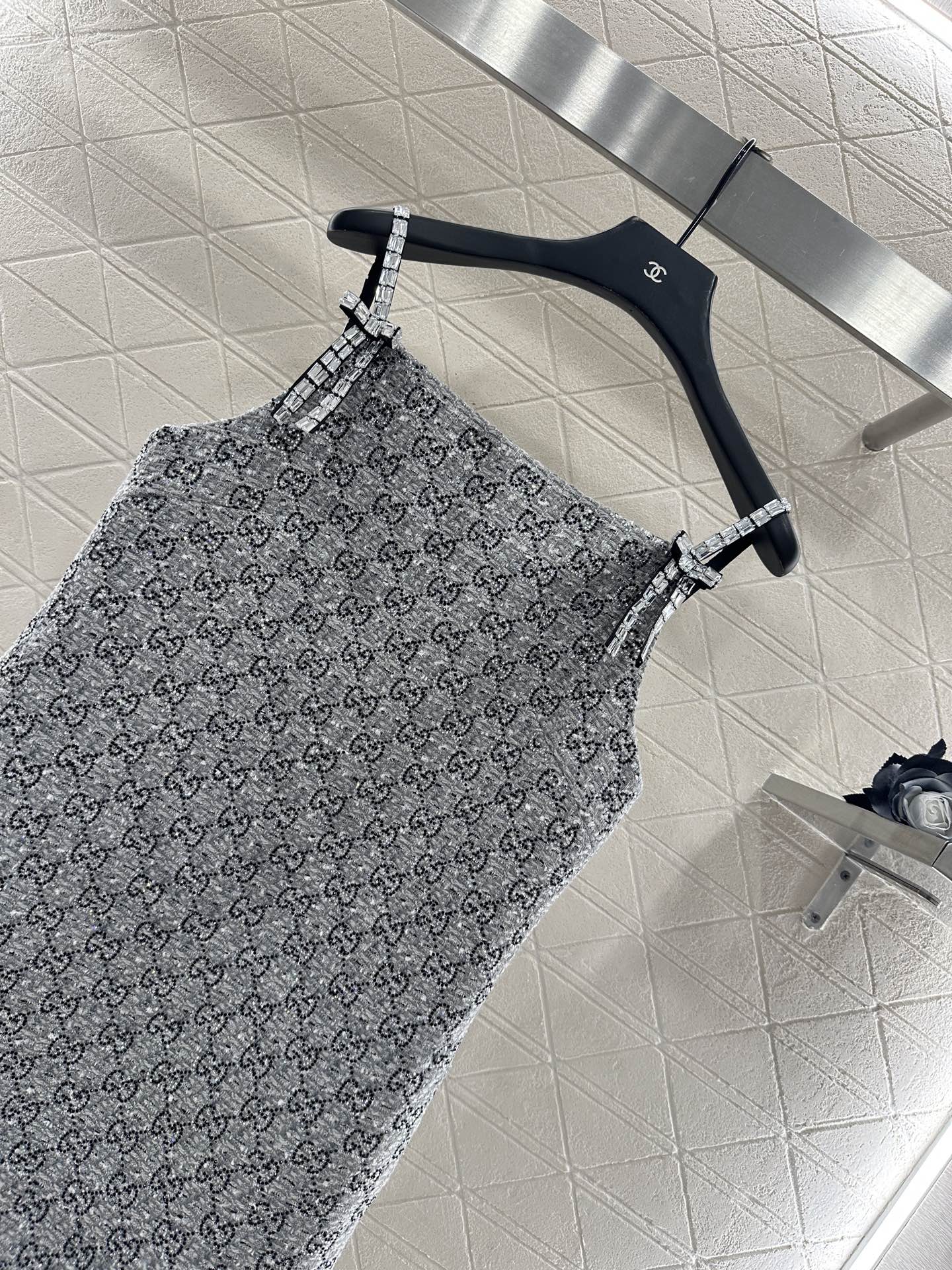 ♥Gucc*♥ 2025新品上架 洋装吊带连衣裙定制YB进口粗纺毛昵材质，肌理明显，质感高级，致力还原平