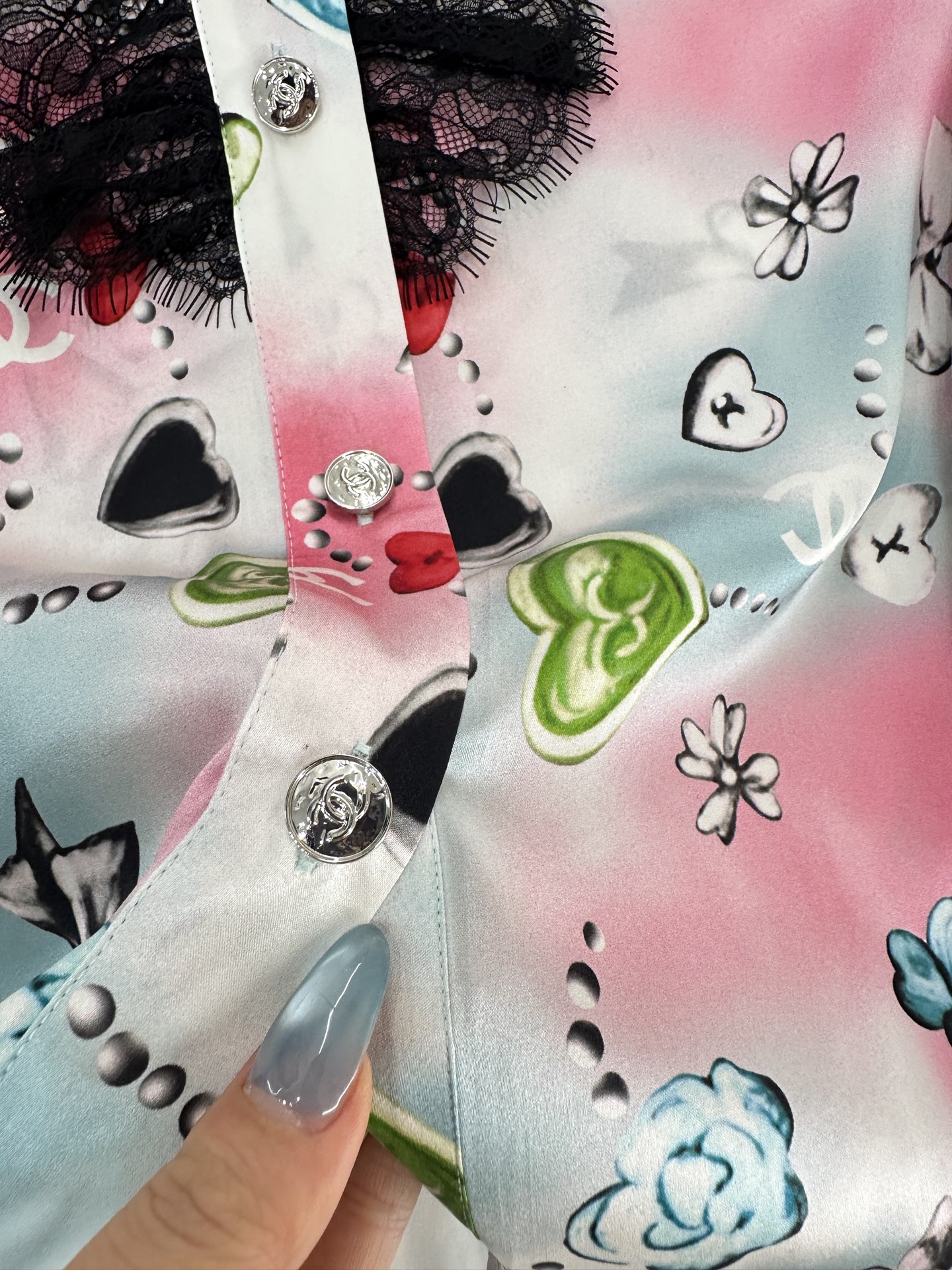 ♥Chane*♥2025新品上架 印花真丝蕾丝衬衫定制YB进口百分百桑蚕丝材质，质感光泽，垂顺有型，翻领