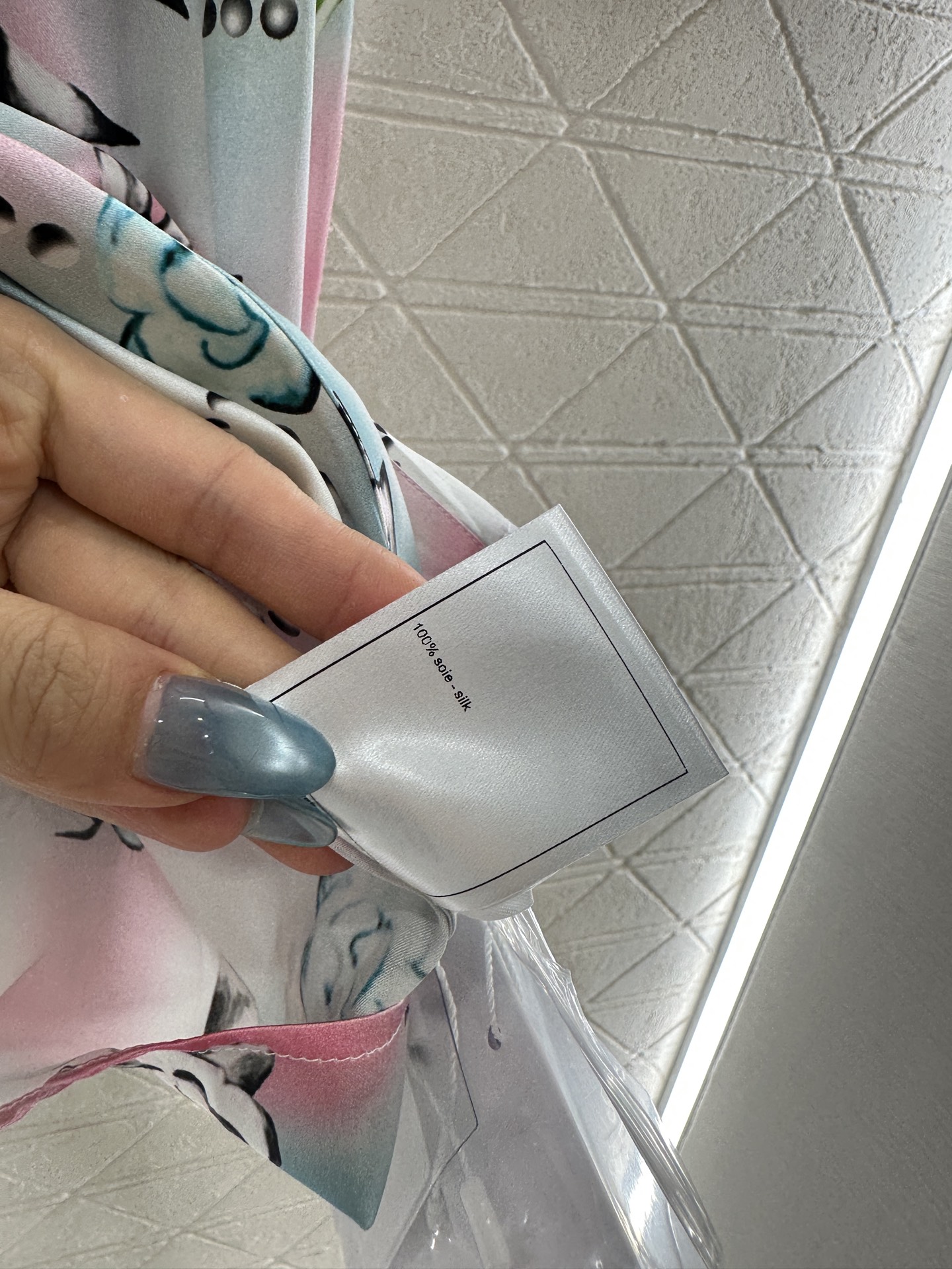 ♥Chane*♥2025新品上架 印花真丝蕾丝衬衫定制YB进口百分百桑蚕丝材质，质感光泽，垂顺有型，翻领