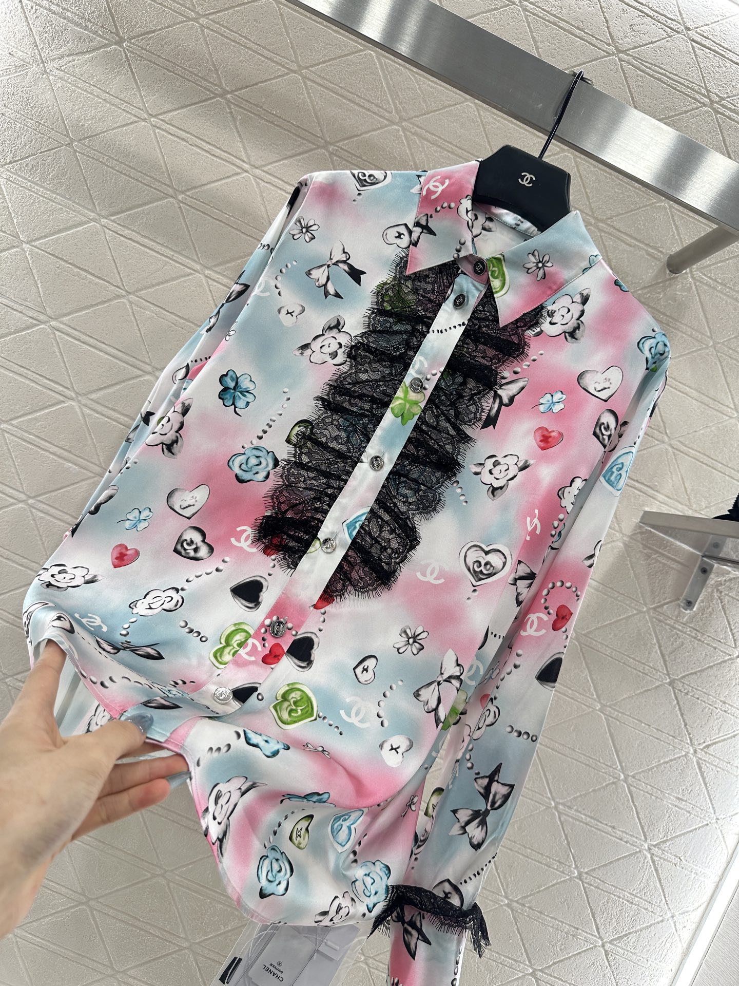 ♥Chane*♥2025新品上架 印花真丝蕾丝衬衫定制YB进口百分百桑蚕丝材质，质感光泽，垂顺有型，翻领