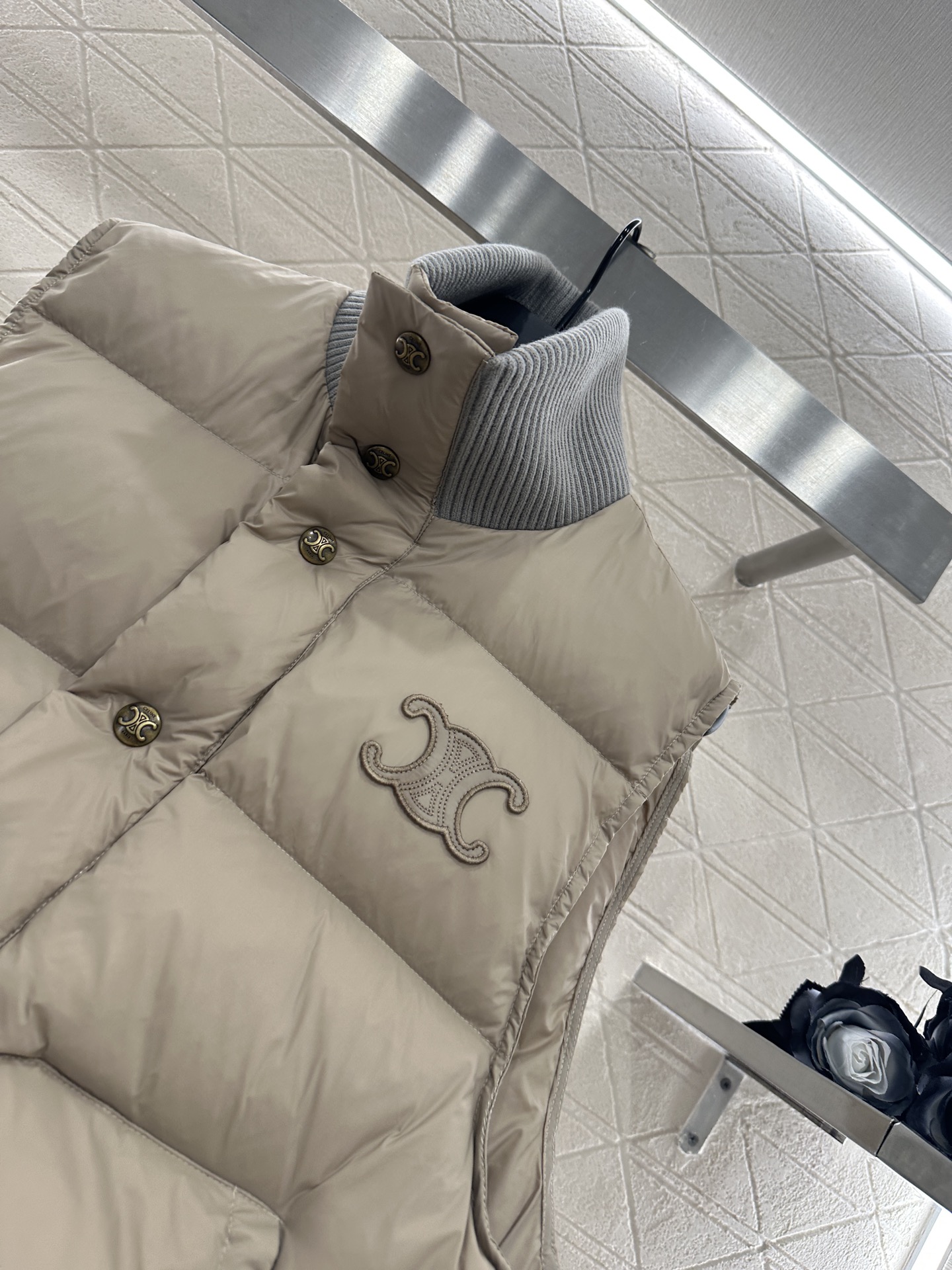 ♥Celin*♥2025新品上架 螺纹立领撞色棉服马甲定制YB防风防水尼龙材质，羽绒棉填充内里，整件轻盈