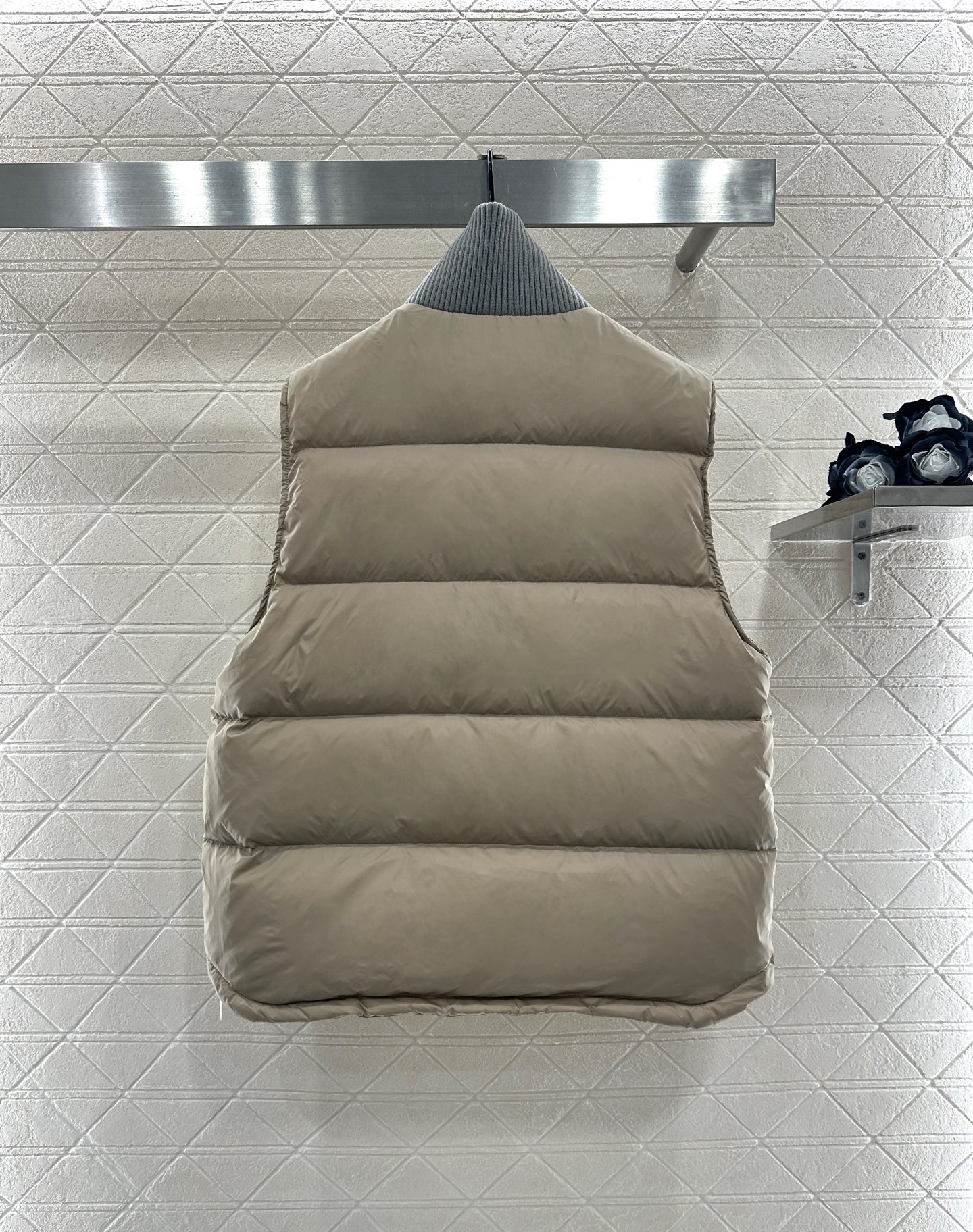 ♥Celin*♥2025新品上架 螺纹立领撞色棉服马甲定制YB防风防水尼龙材质，羽绒棉填充内里，整件轻盈