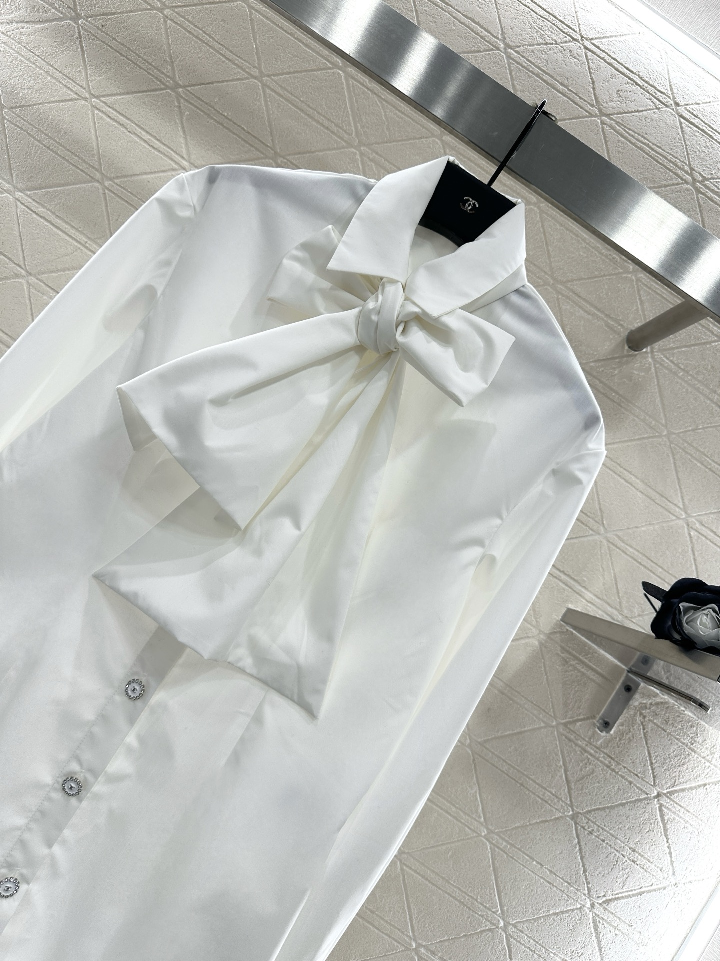 ♥Chane*♥2025新品上架 蝴蝶结中长衬衫衬衣采用斜纹全棉材质，工艺处理，舒适挺括，束袖衬衫，领口
