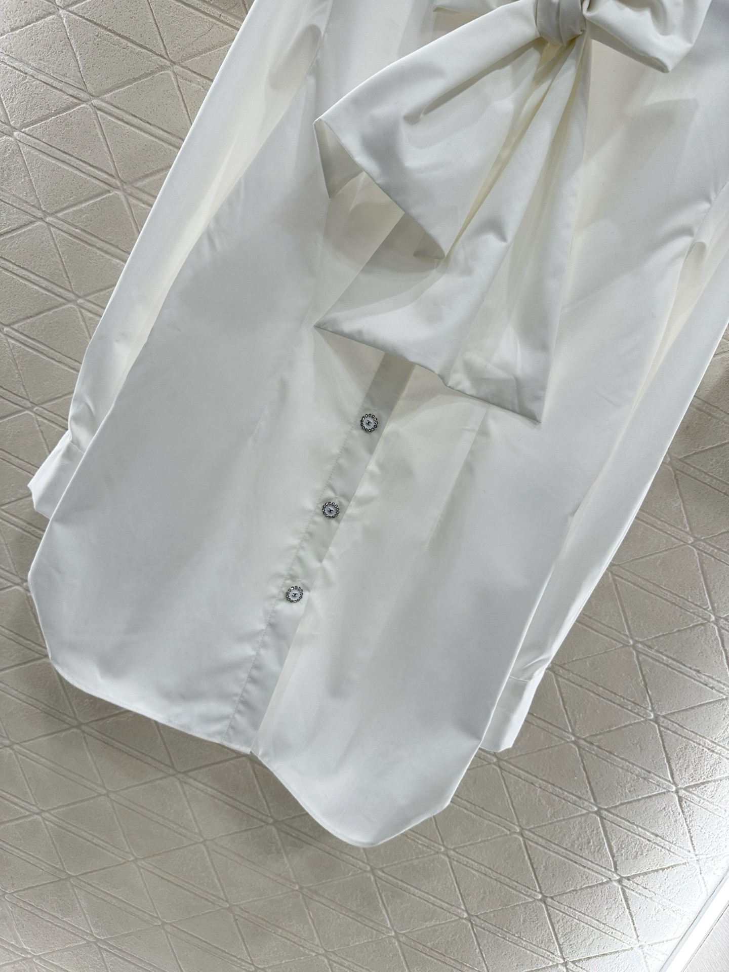 ♥Chane*♥2025新品上架 蝴蝶结中长衬衫衬衣采用斜纹全棉材质，工艺处理，舒适挺括，束袖衬衫，领口