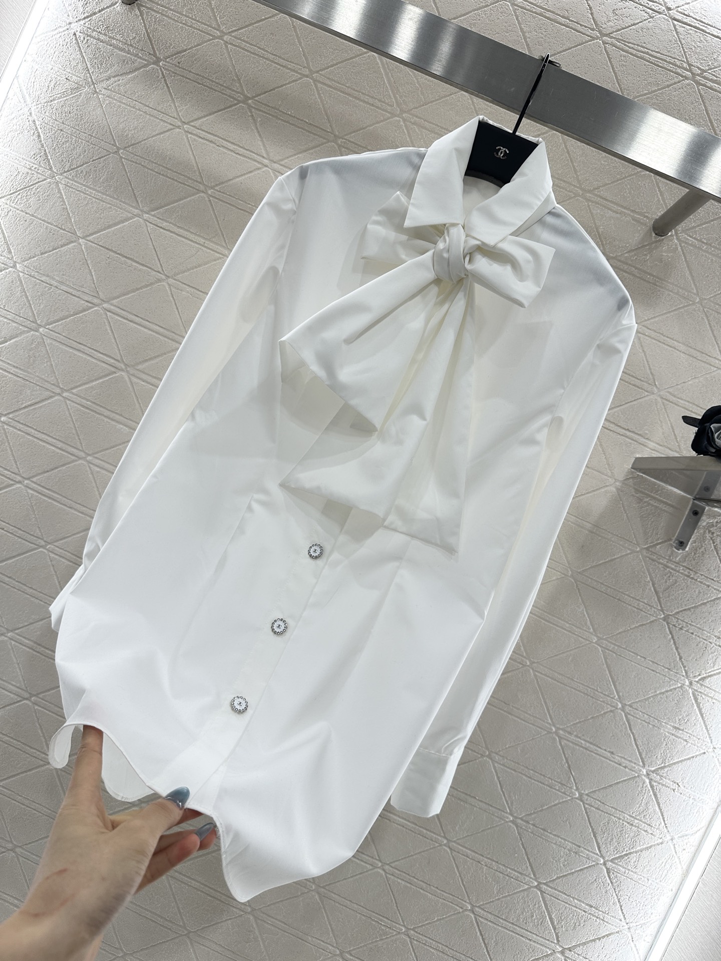 ♥Chane*♥2025新品上架 蝴蝶结中长衬衫衬衣采用斜纹全棉材质，工艺处理，舒适挺括，束袖衬衫，领口