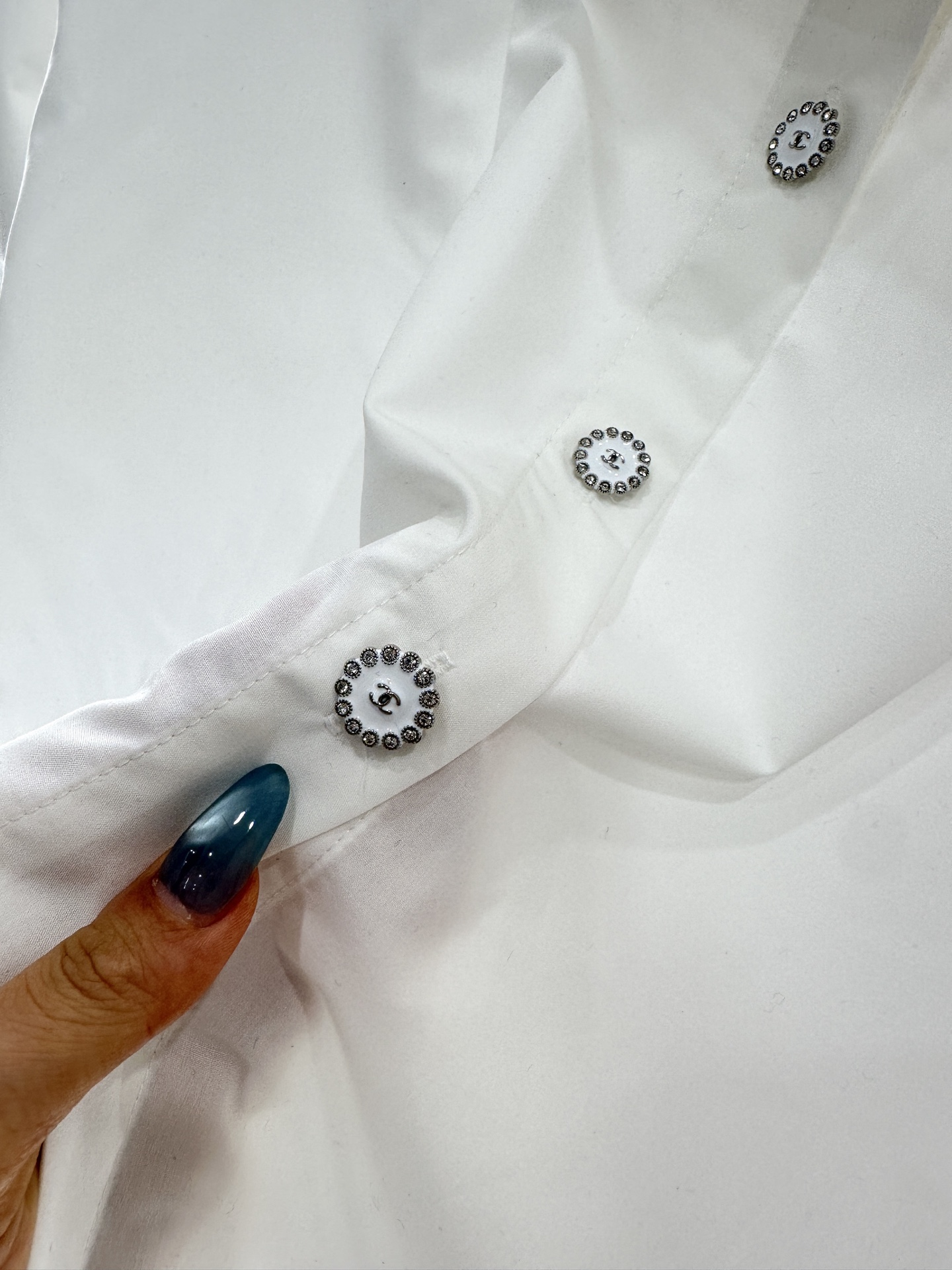 ♥Chane*♥2025新品上架 蝴蝶结中长衬衫衬衣采用斜纹全棉材质，工艺处理，舒适挺括，束袖衬衫，领口