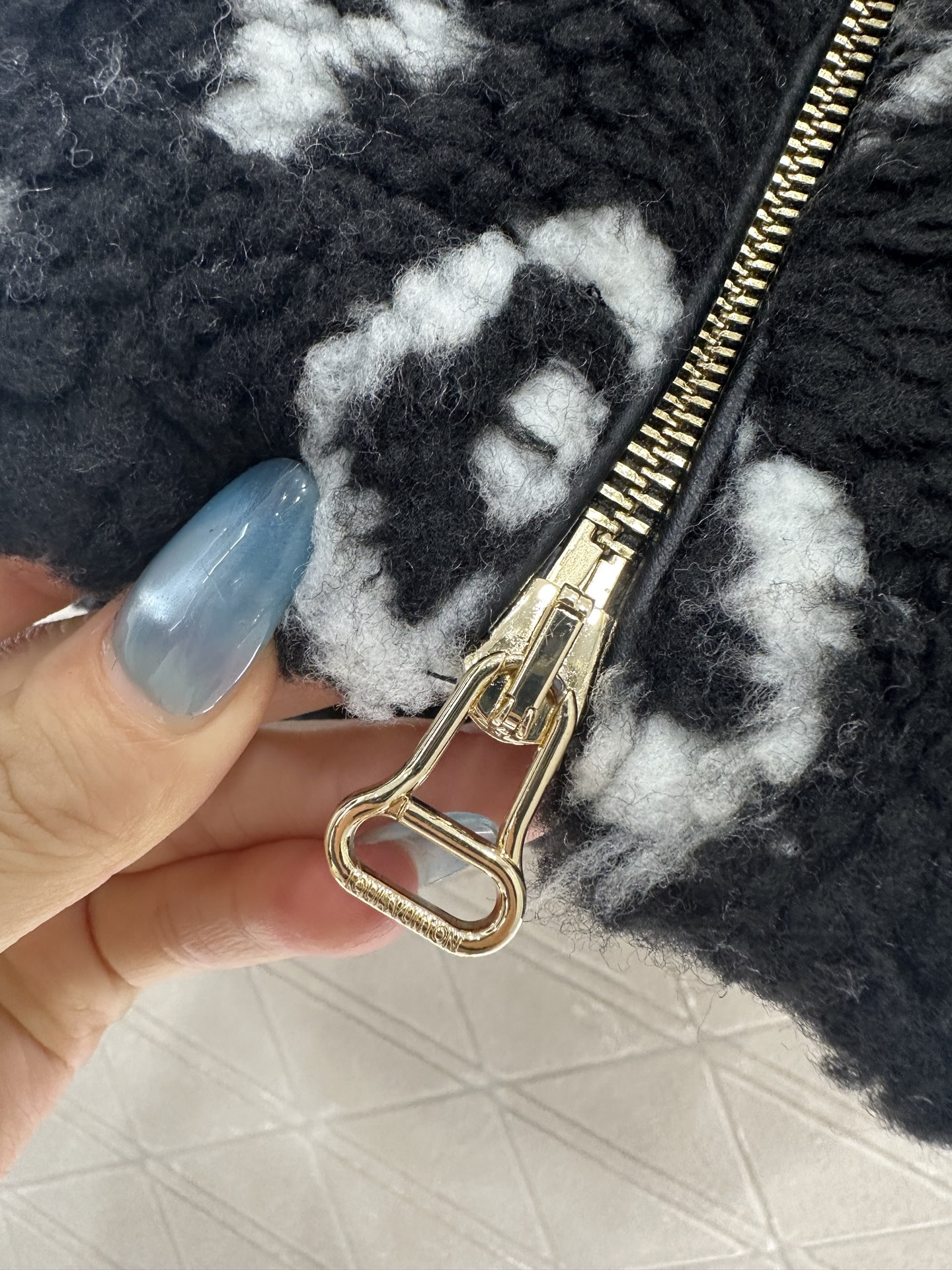 ♥Louis Vuitto*♥2025新品上架 连帽泰迪毛绒坎肩马甲定制YB摇粒绒材质，颗粒感明显软糯亲