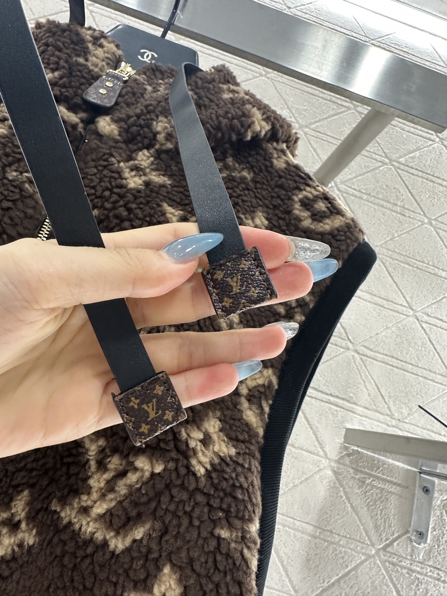 ♥Louis Vuitto*♥2025新品上架 连帽泰迪毛绒坎肩马甲定制YB摇粒绒材质，颗粒感明显软糯亲