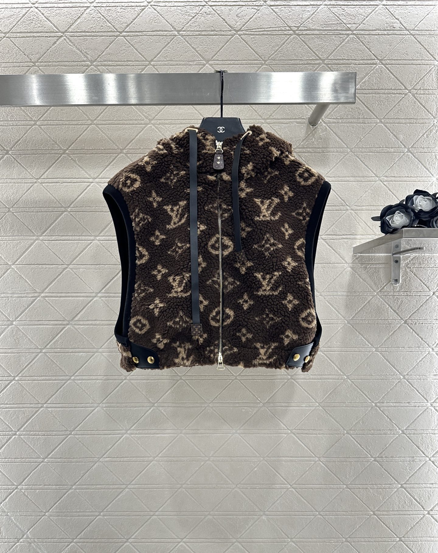 ♥Louis Vuitto*♥2025新品上架 连帽泰迪毛绒坎肩马甲定制YB摇粒绒材质，颗粒感明显软糯亲