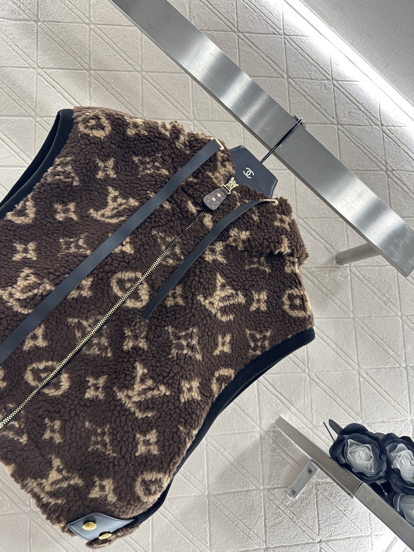 ♥Louis Vuitto*♥2025新品上架 连帽泰迪毛绒坎肩马甲定制YB摇粒绒材质，颗粒感明显软糯亲