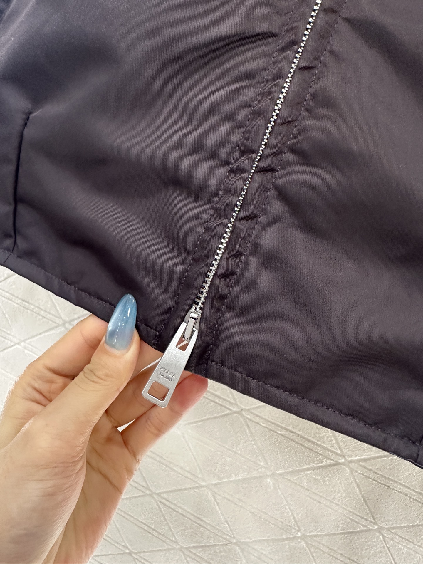 ♥Prad*♥2025新品上架 连帽夹克棉服外套定制YB进口环保再生尼龙材质，质感光泽，挺括有型，连帽夹