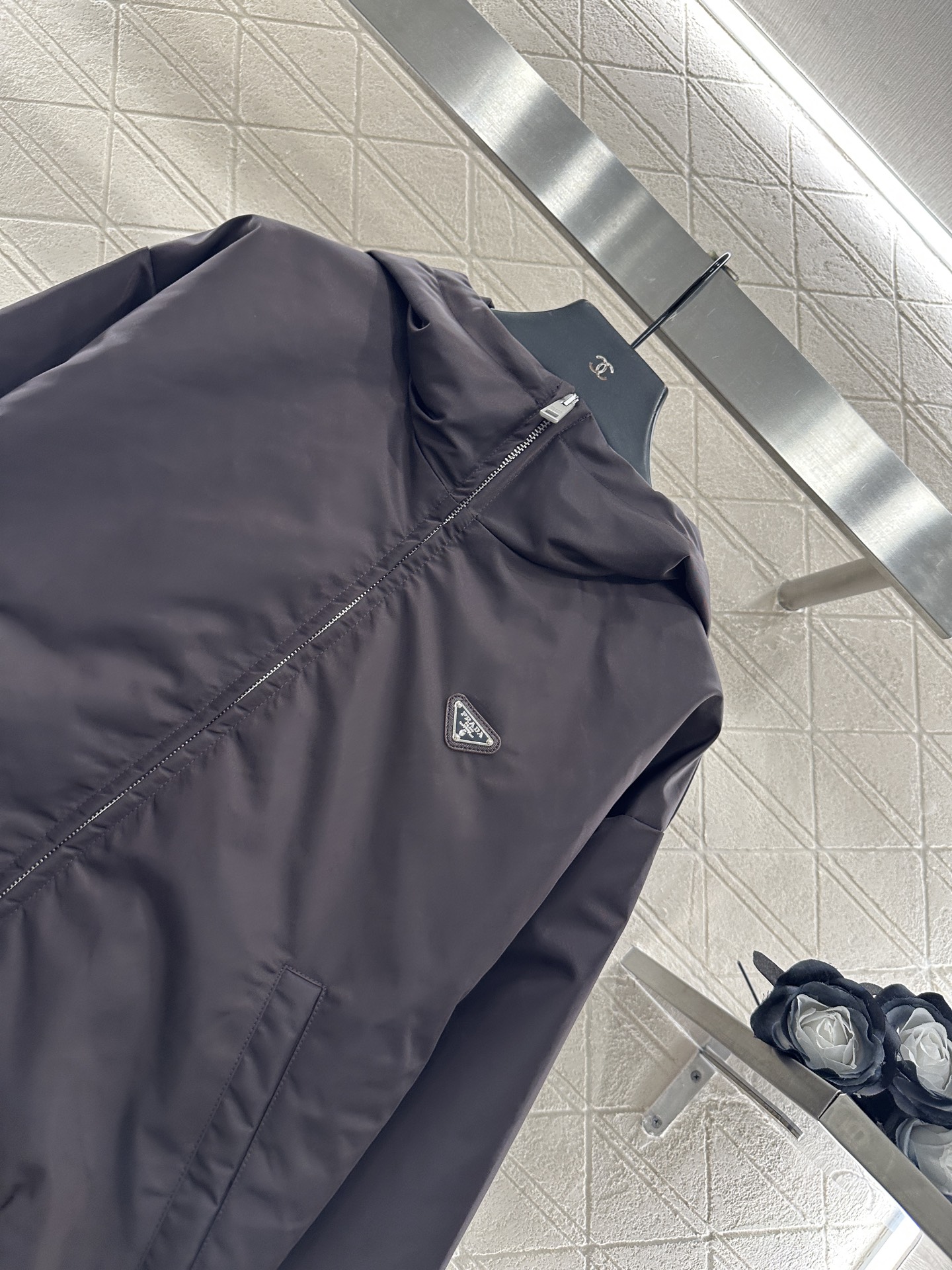 ♥Prad*♥2025新品上架 连帽夹克棉服外套定制YB进口环保再生尼龙材质，质感光泽，挺括有型，连帽夹
