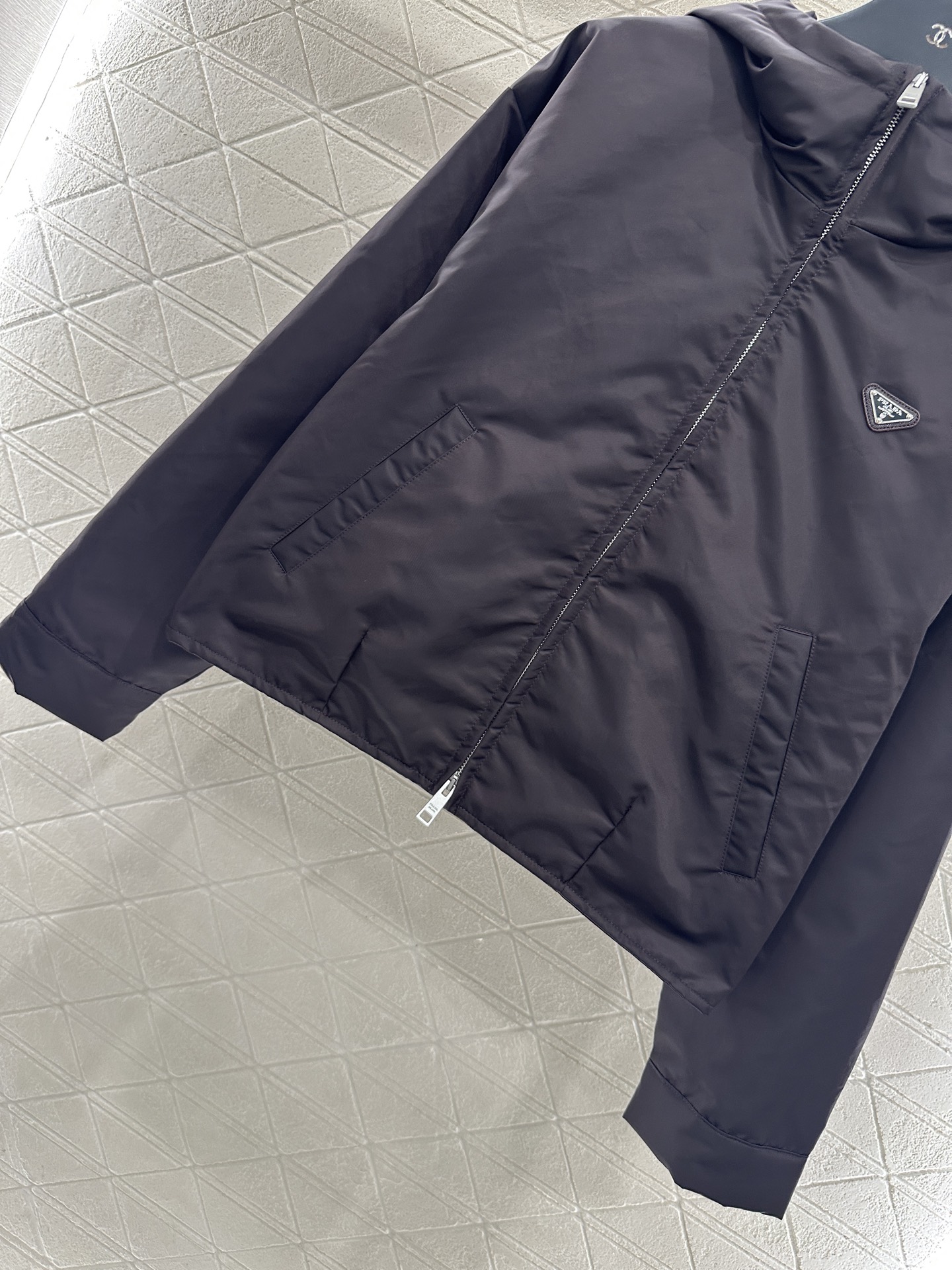 ♥Prad*♥2025新品上架 连帽夹克棉服外套定制YB进口环保再生尼龙材质，质感光泽，挺括有型，连帽夹