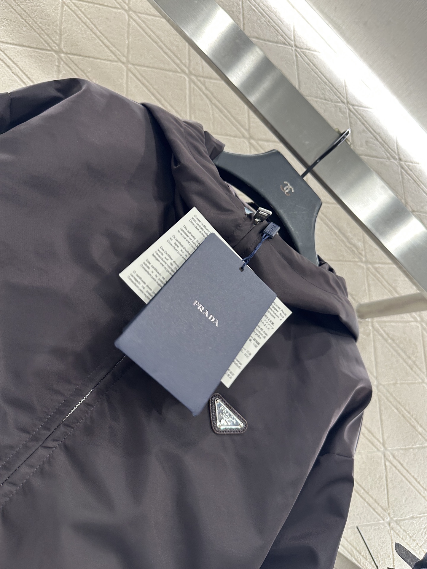 ♥Prad*♥2025新品上架 连帽夹克棉服外套定制YB进口环保再生尼龙材质，质感光泽，挺括有型，连帽夹