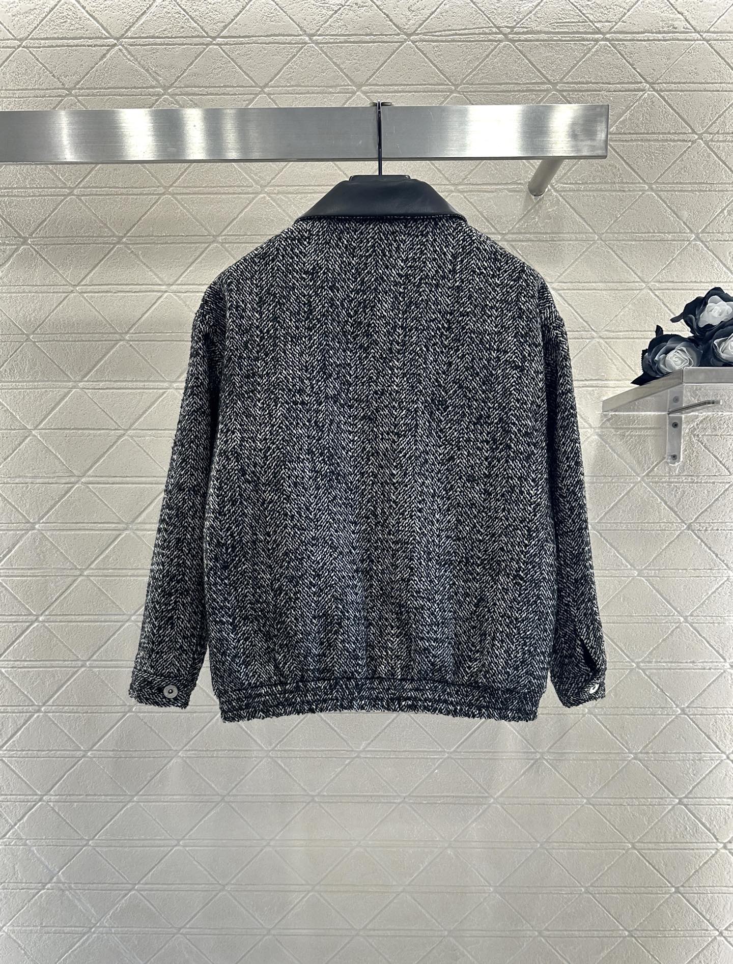 ♥Miumi*♥2025新品上架 拼皮翻领夹克外套定制YB进口棉毛材质，质感细腻，挺括有型，翻领拉链夹克