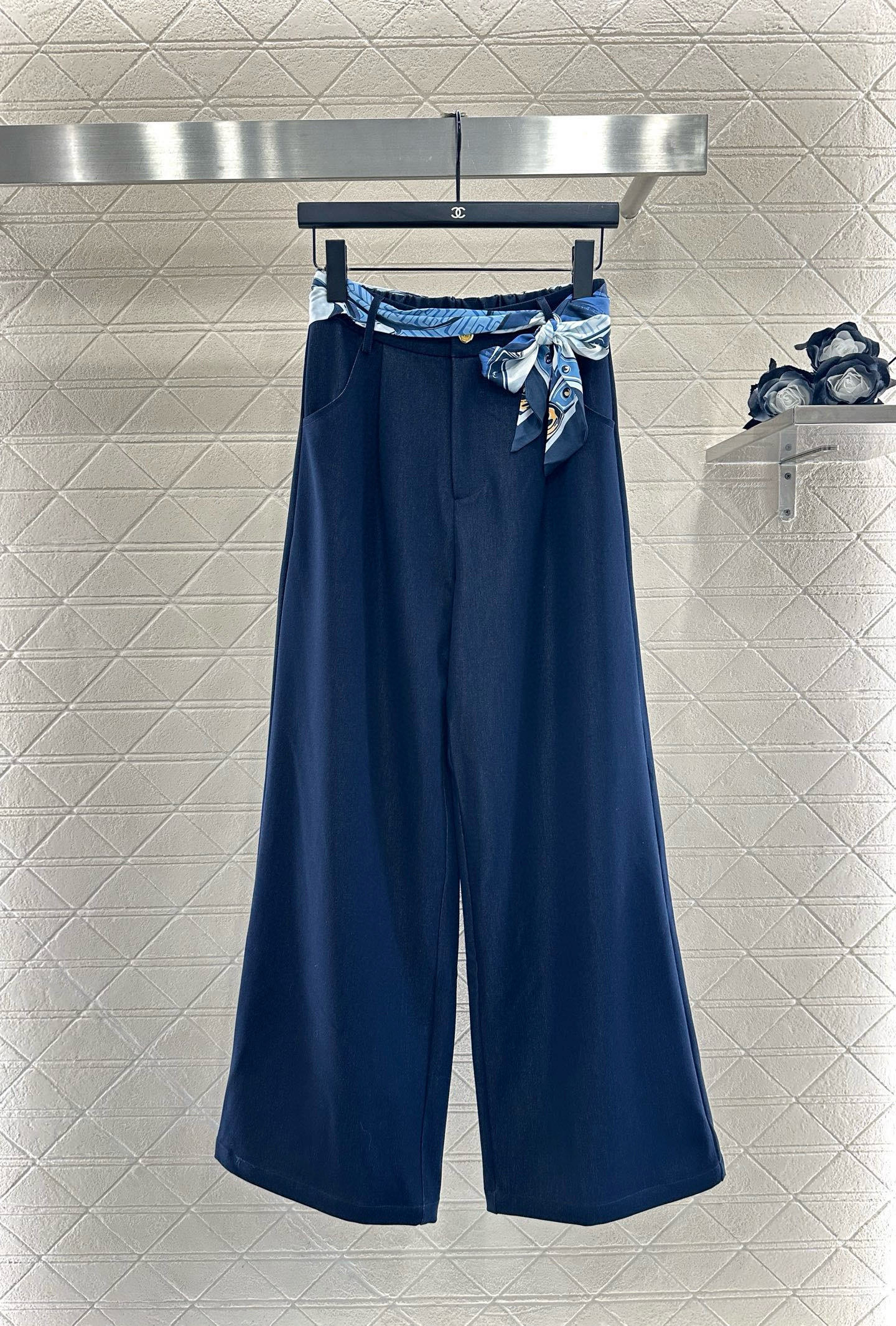 ♥Fend*♥2025新品上架 牛仔衬衫丝巾长裤套装定制YB进口人棉材质，透气性佳，柔软亲肤，翻领衬直筒