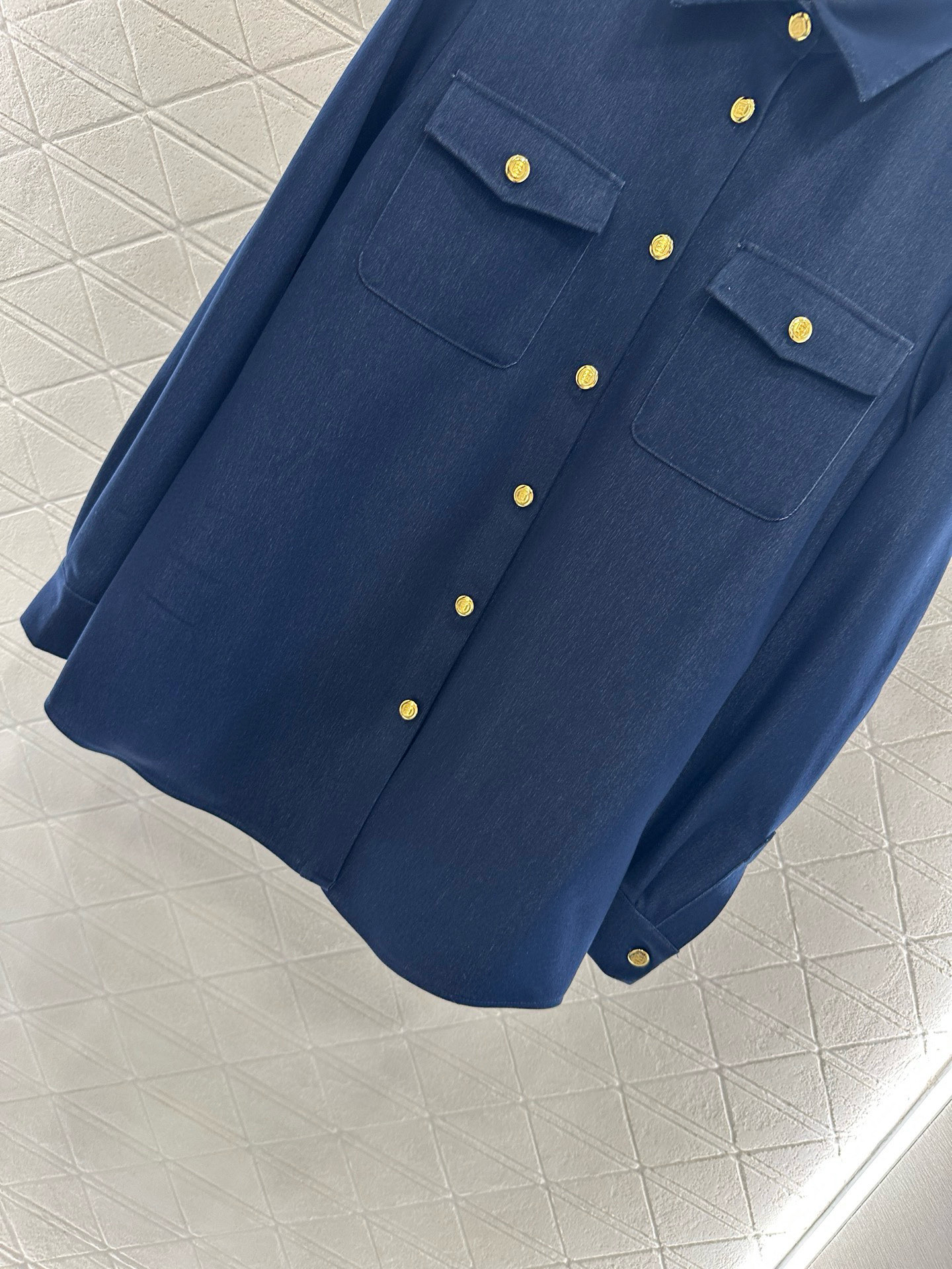 ♥Fend*♥2025新品上架 牛仔衬衫丝巾长裤套装定制YB进口人棉材质，透气性佳，柔软亲肤，翻领衬直筒