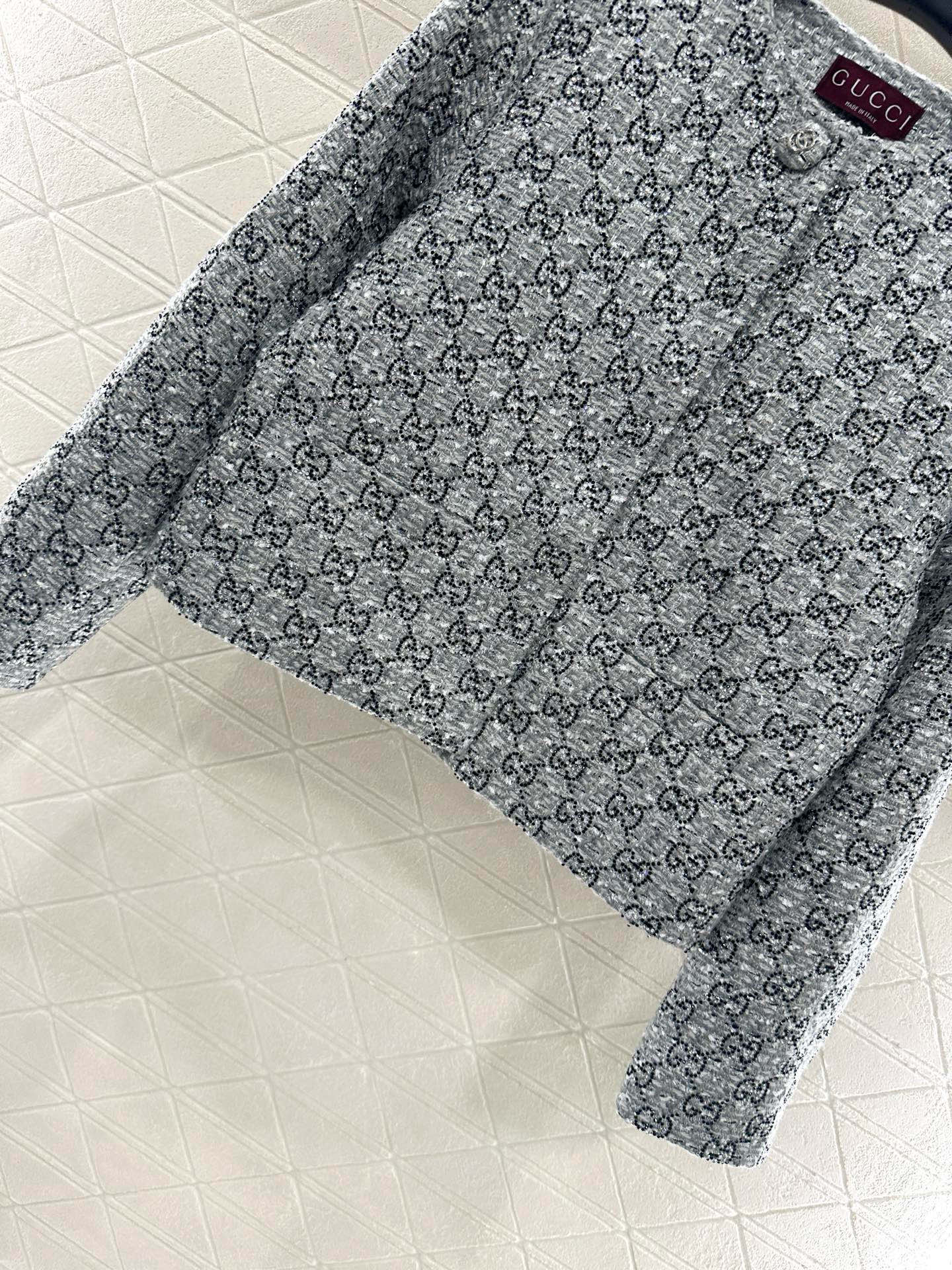 ♥Gucc*♥2025新品上架 烫钻圆领洋装外套半裙套装定制YB进口粗纺毛呢材质，质感高级，挺括有型，正