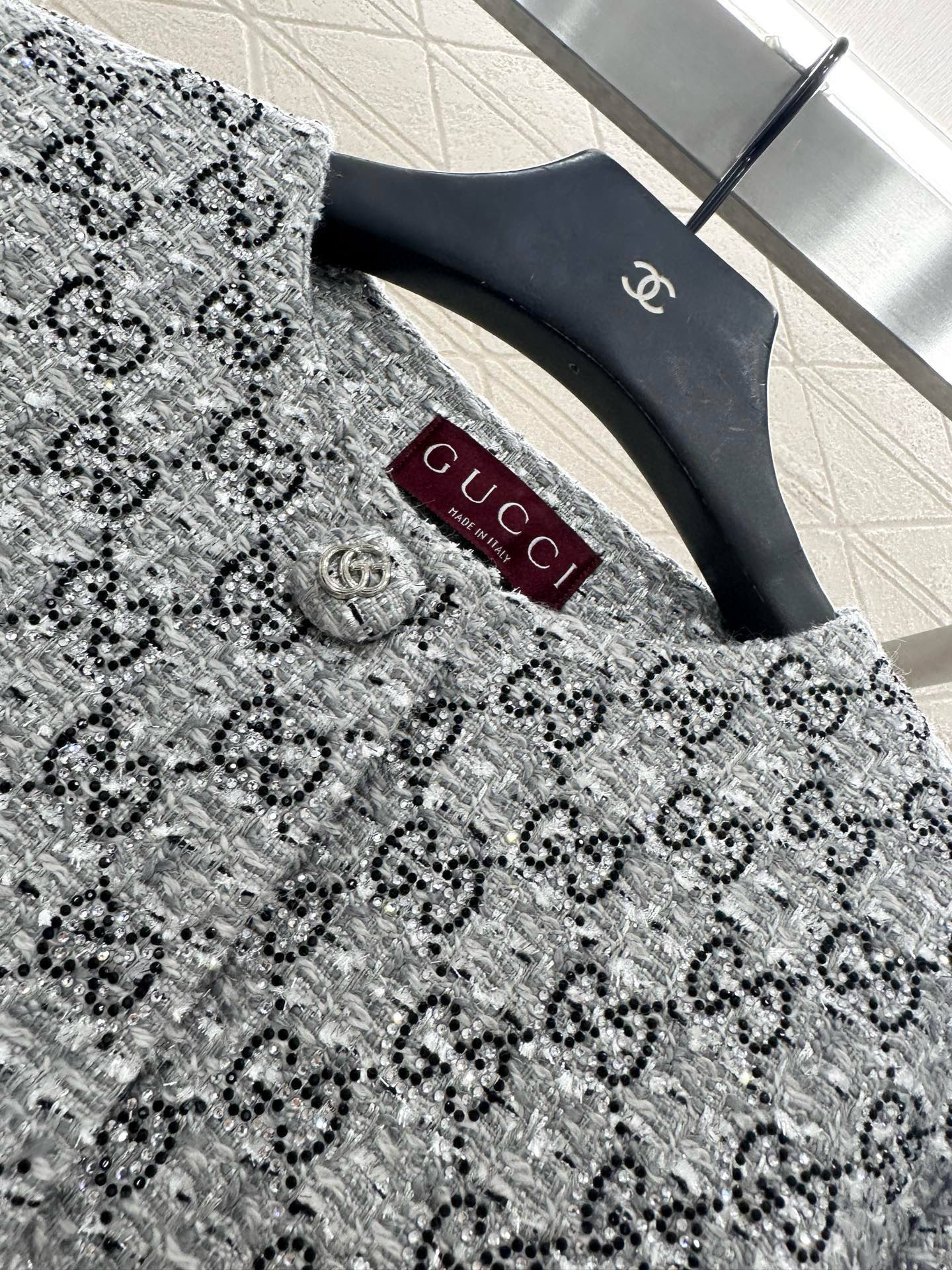 ♥Gucc*♥2025新品上架 烫钻圆领洋装外套半裙套装定制YB进口粗纺毛呢材质，质感高级，挺括有型，正