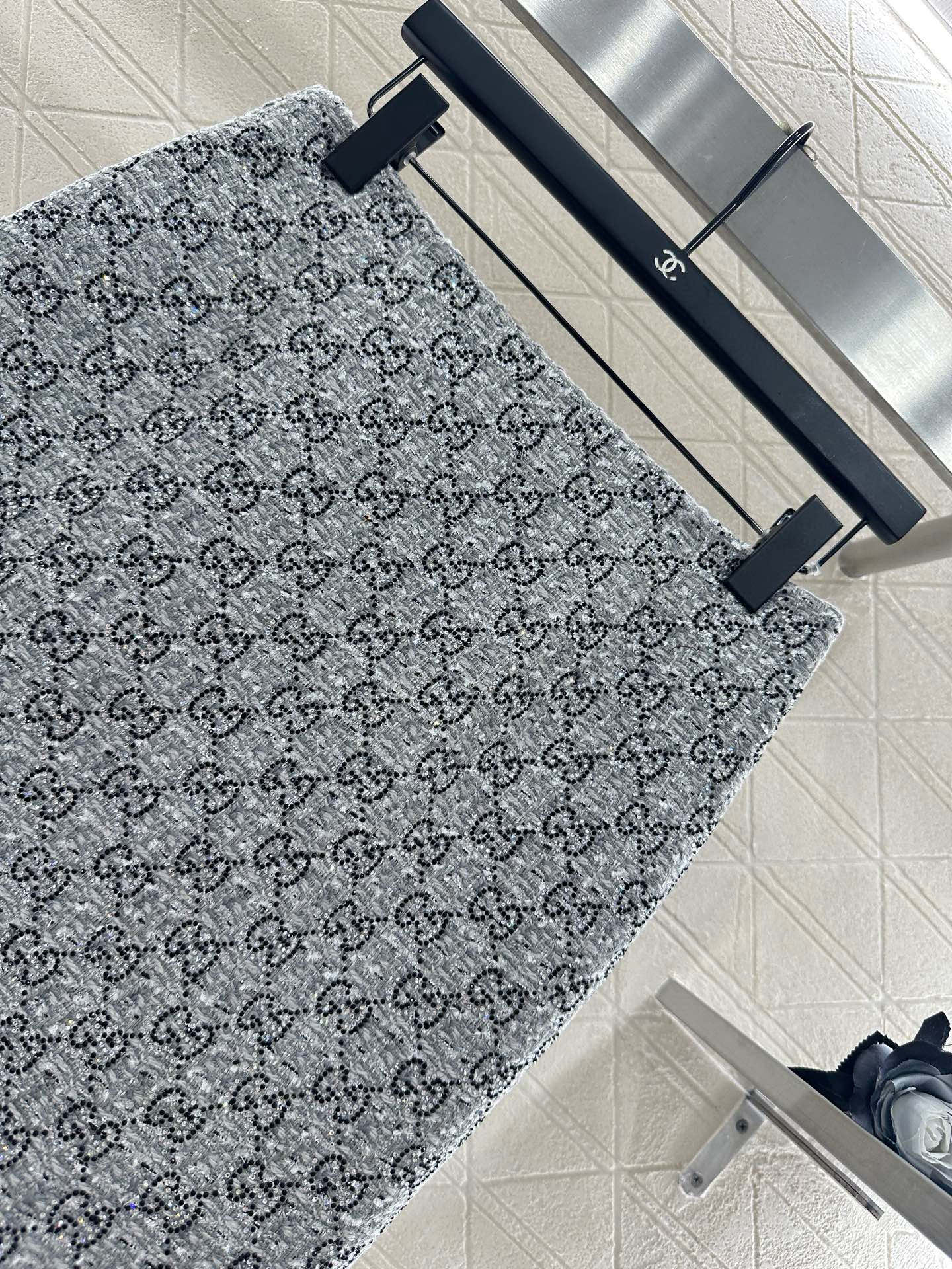 ♥Gucc*♥2025新品上架 烫钻圆领洋装外套半裙套装定制YB进口粗纺毛呢材质，质感高级，挺括有型，正