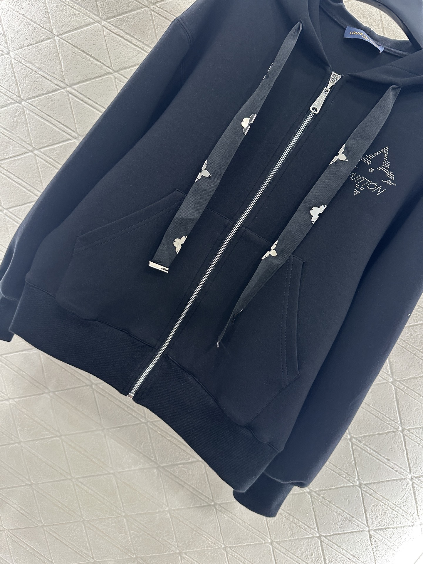 ♥Louis vuitto*♥2025新品上架 连帽外套长裤套装定制YB斜纹全棉材质，质感光泽，品相高级