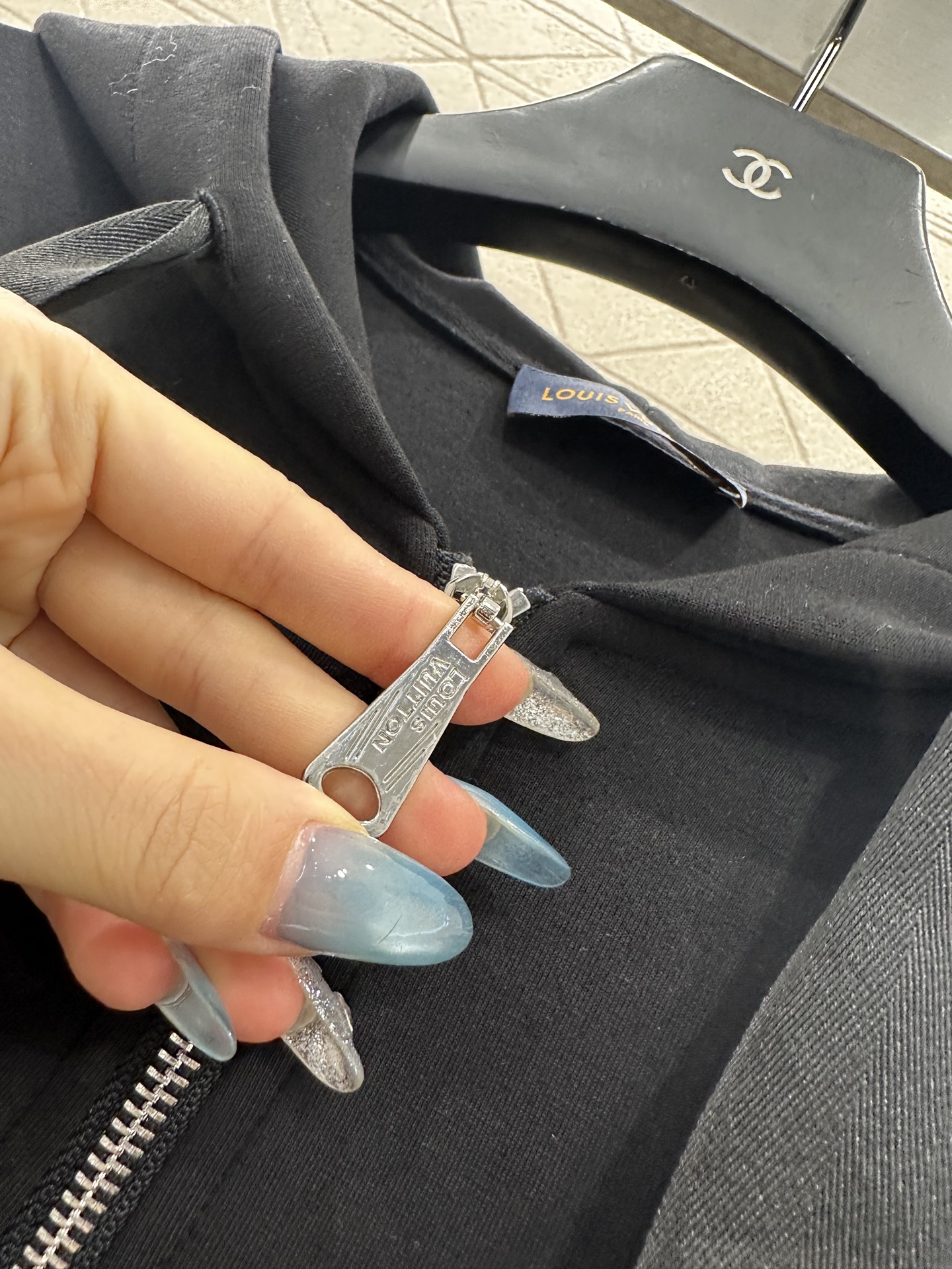 ♥Louis vuitto*♥2025新品上架 连帽外套长裤套装定制YB斜纹全棉材质，质感光泽，品相高级