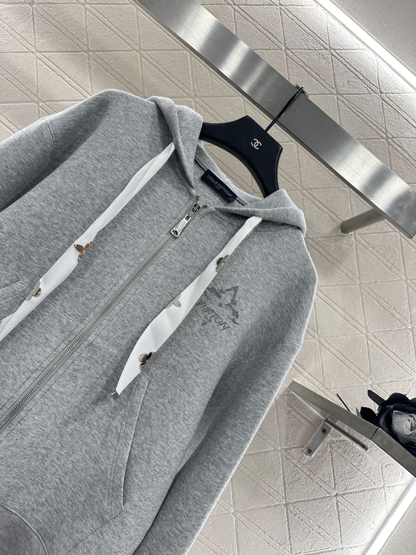 ♥Louis vuitto*♥2025新品上架 连帽外套长裤套装定制YB斜纹全棉材质，质感光泽，品相高级