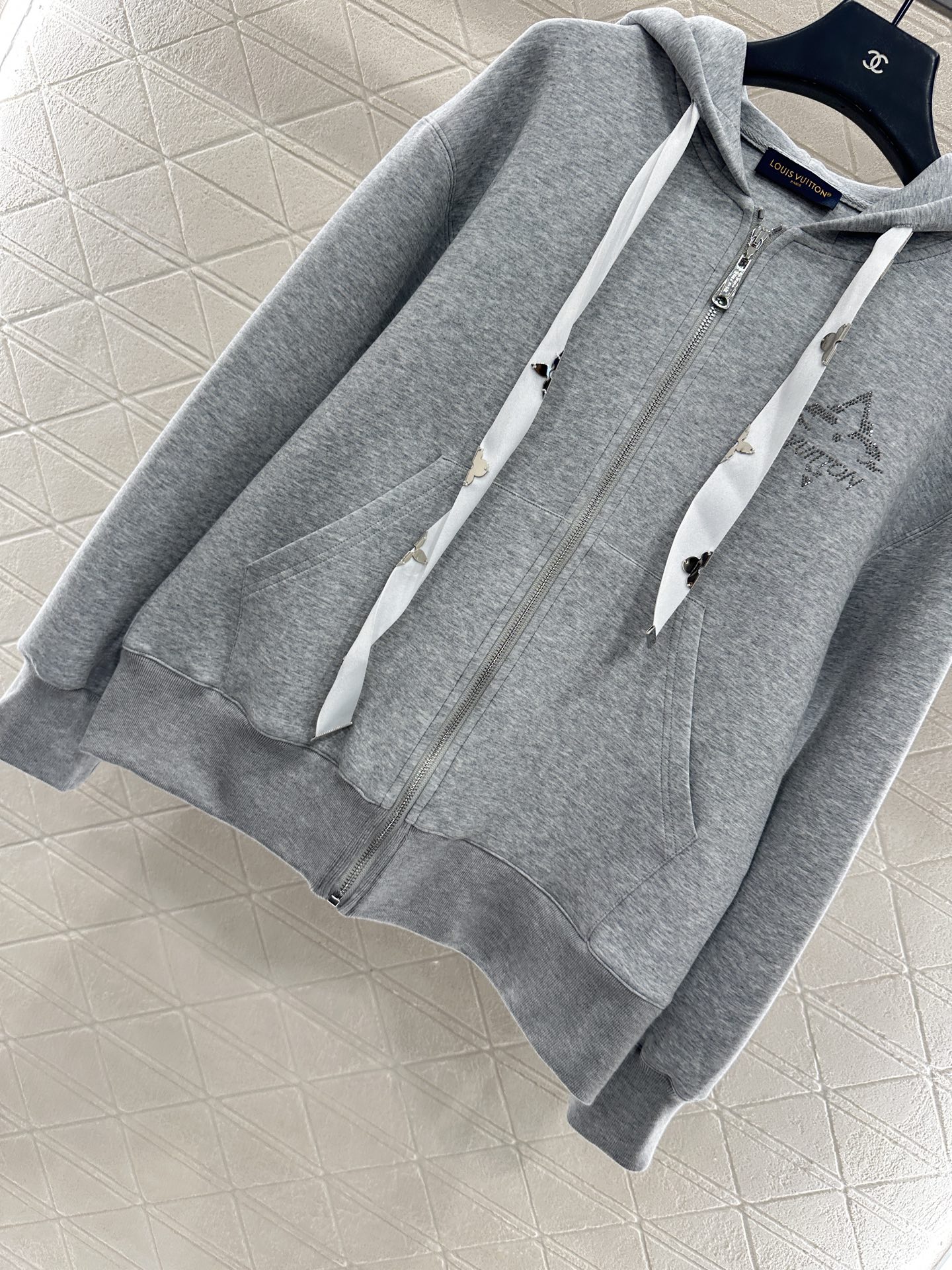 ♥Louis vuitto*♥2025新品上架 连帽外套长裤套装定制YB斜纹全棉材质，质感光泽，品相高级