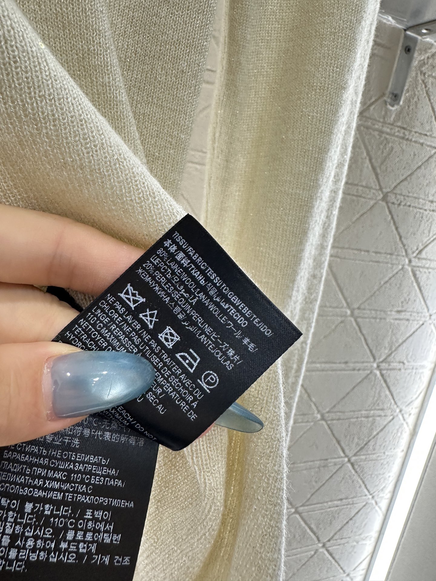 ♥Saint Lauren*♥2025新品上架 高领胸针打底衫定制YB天丝羊毛材质，柔软细腻，质感舒适，