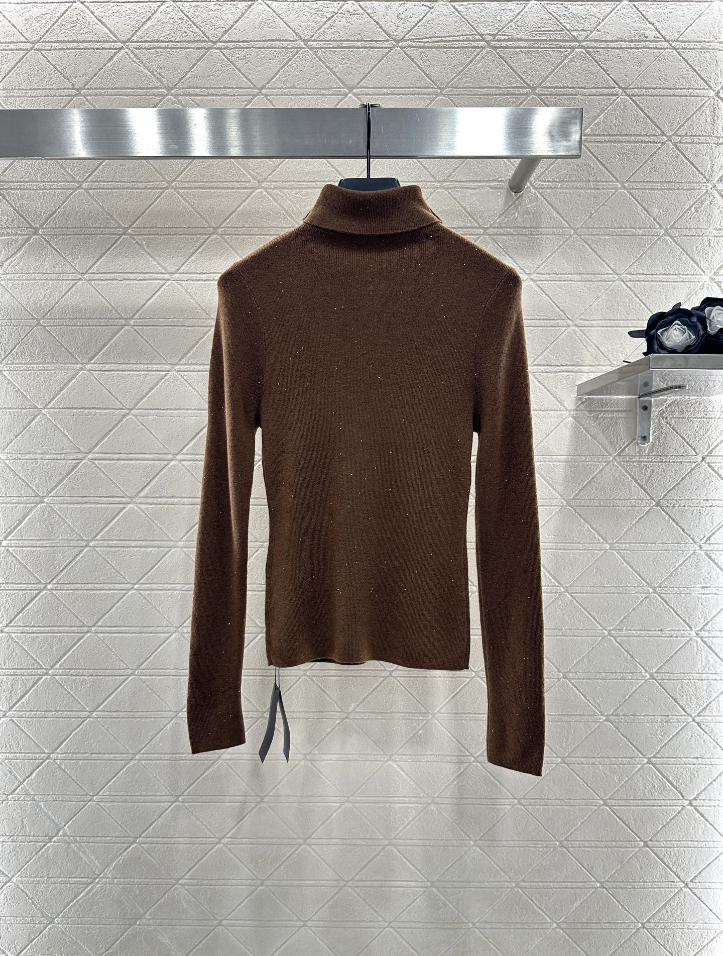 ♥Saint Lauren*♥2025新品上架 高领胸针打底衫定制YB天丝羊毛材质，柔软细腻，质感舒适，