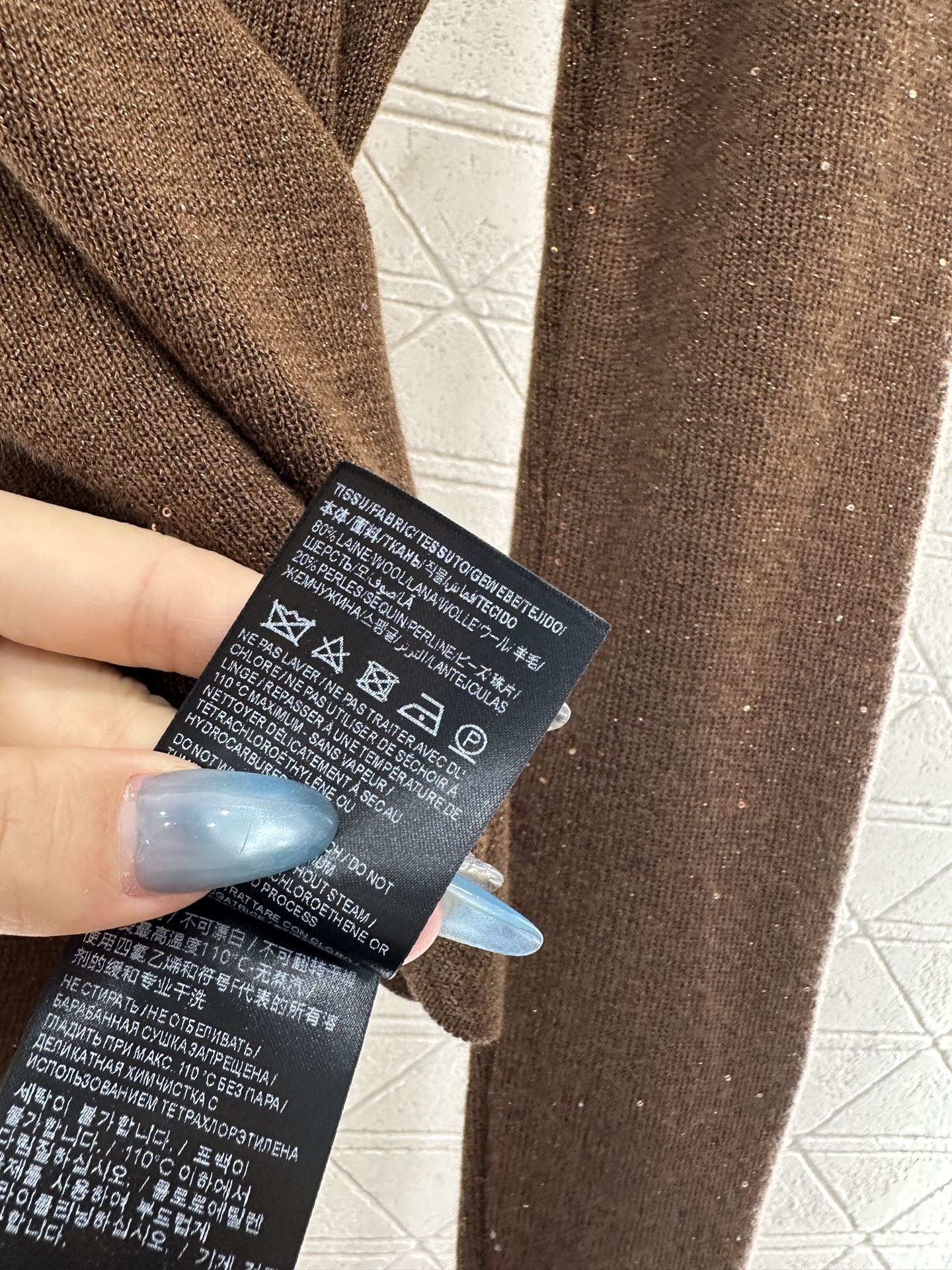 ♥Saint Lauren*♥2025新品上架 高领胸针打底衫定制YB天丝羊毛材质，柔软细腻，质感舒适，