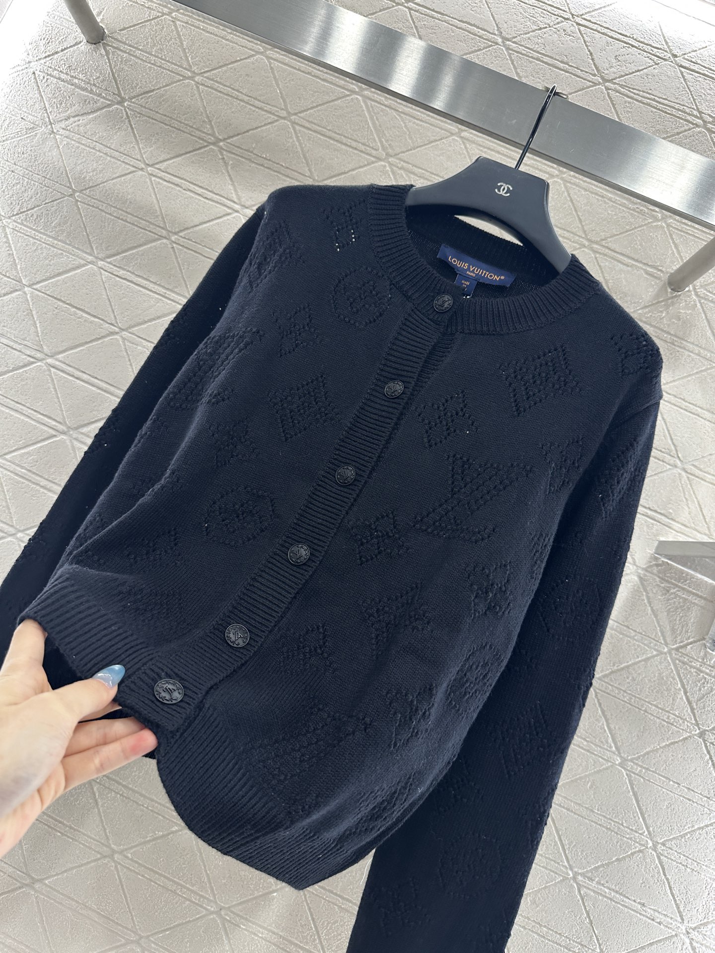 ♥Louis vuitto*♥2025新品上架 镂空针织圆领开衫定制YB羊绒羊毛纱线织造，质感高级，舒适