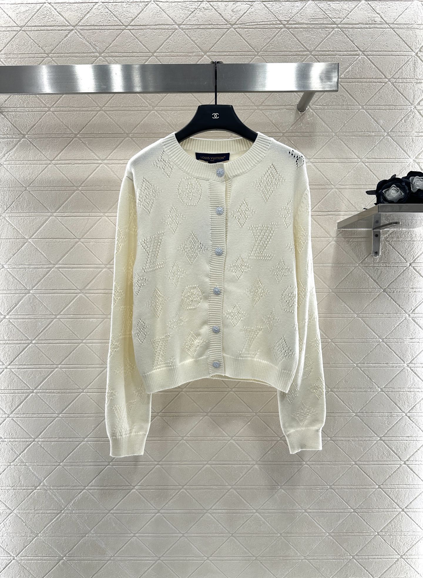 ♥Louis vuitto*♥2025新品上架 镂空针织圆领开衫定制YB羊绒羊毛纱线织造，质感高级，舒适