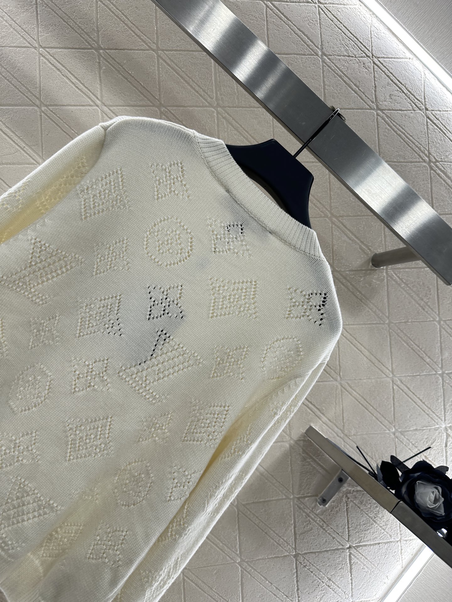 ♥Louis vuitto*♥2025新品上架 镂空针织圆领开衫定制YB羊绒羊毛纱线织造，质感高级，舒适