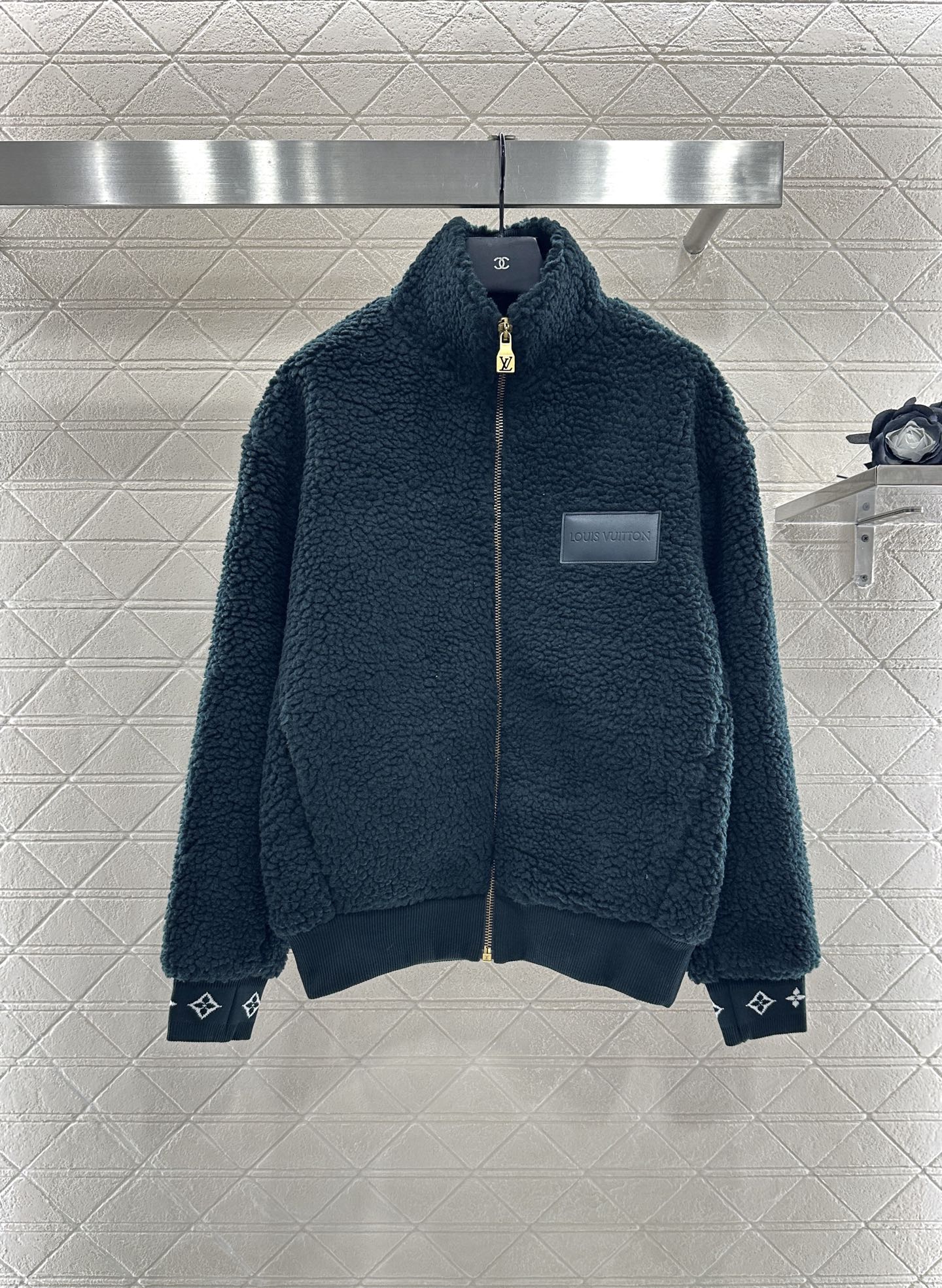 Louis Vuitton Teddy Fleece Zip-Up Jacket: Soft, Stylish, and Comfortable 1 i1759069630596 9639 0 0