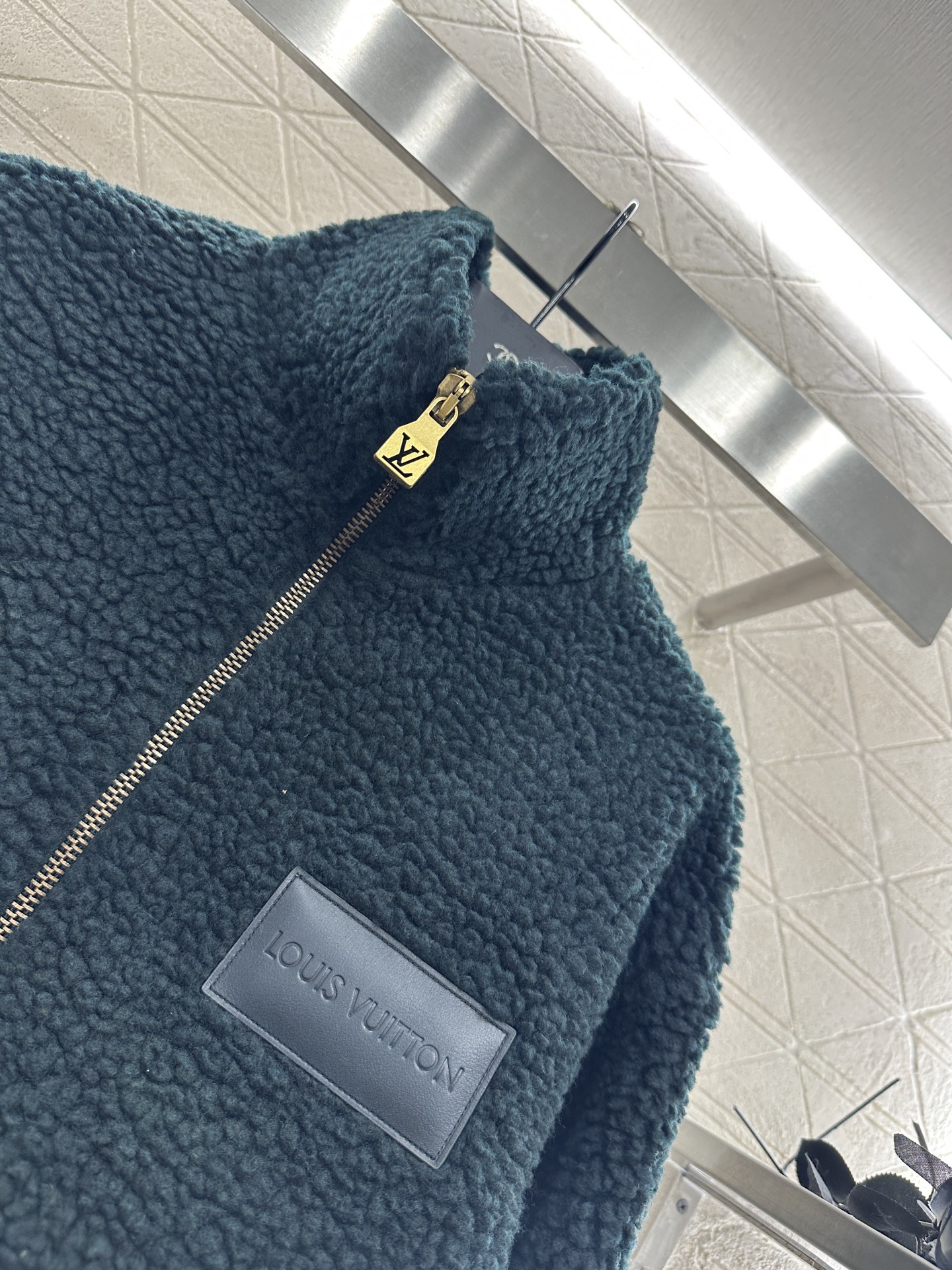 Louis Vuitton Teddy Fleece Zip-Up Jacket: Soft, Stylish, and Comfortable 6 i1759069631768 9376 0 5
