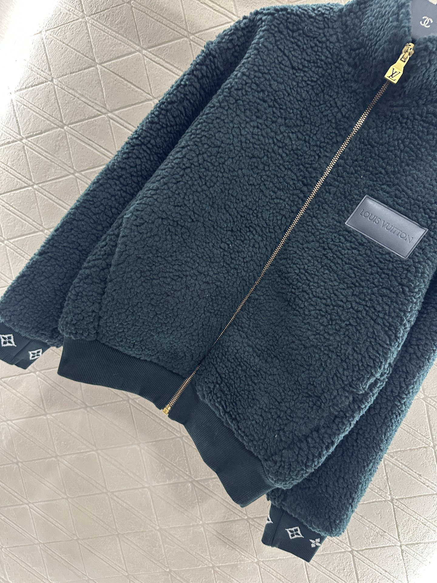 Louis Vuitton Teddy Fleece Zip-Up Jacket: Soft, Stylish, and Comfortable 5 i1759069631825 4293 0 4