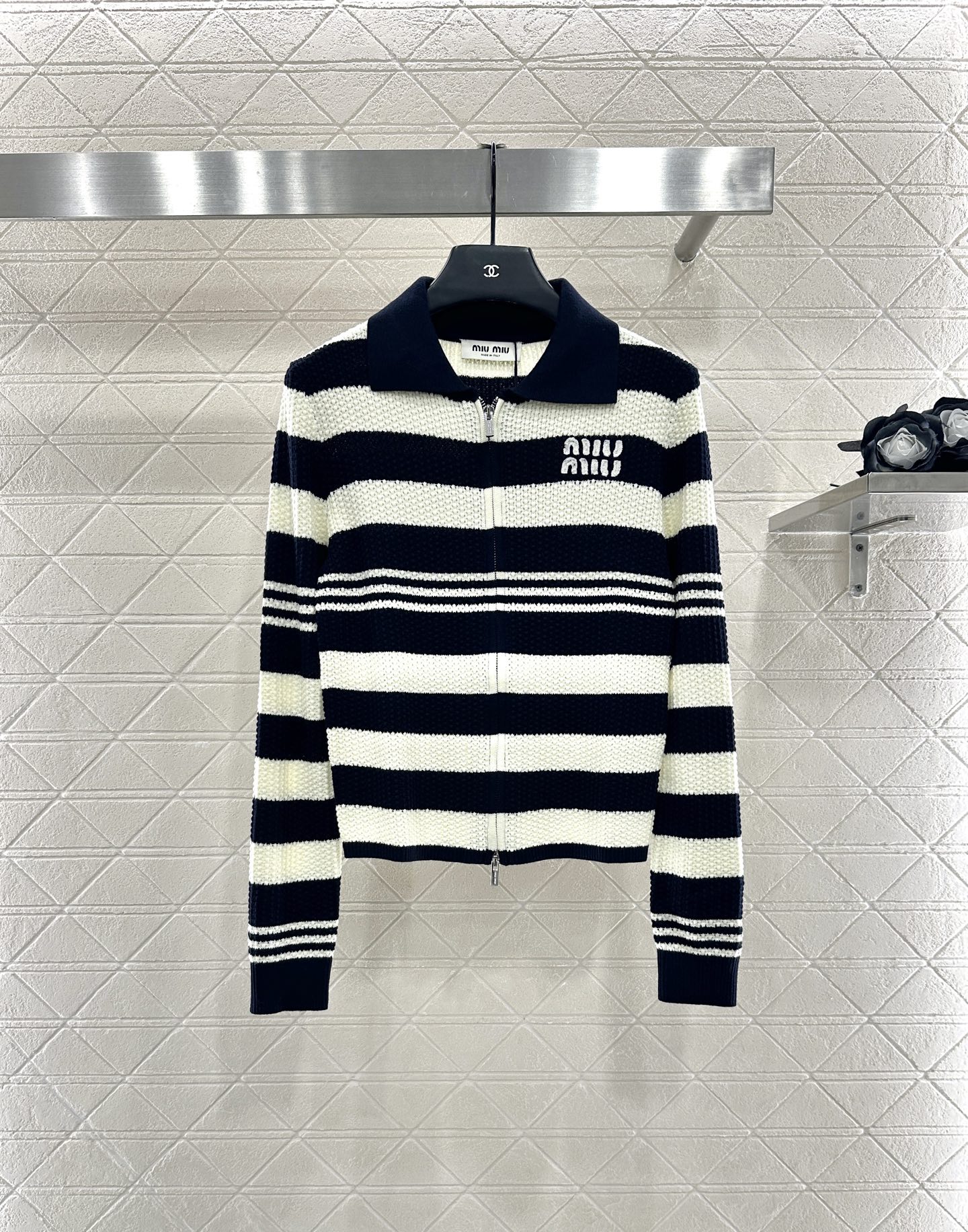 ♥Miumi*♥2025新品上架 翻领针织条纹开衫定制YB羊毛纱线织造，柔软细腻，质感舒适，翻领拉链开衫