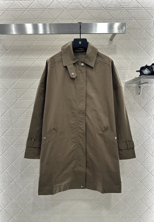 Elegant Women's Trench Coat with Belted Cuffs and Flap Pockets 1 Elegant Women's Trench Coat with Belted Cuffs and Flap Pockets