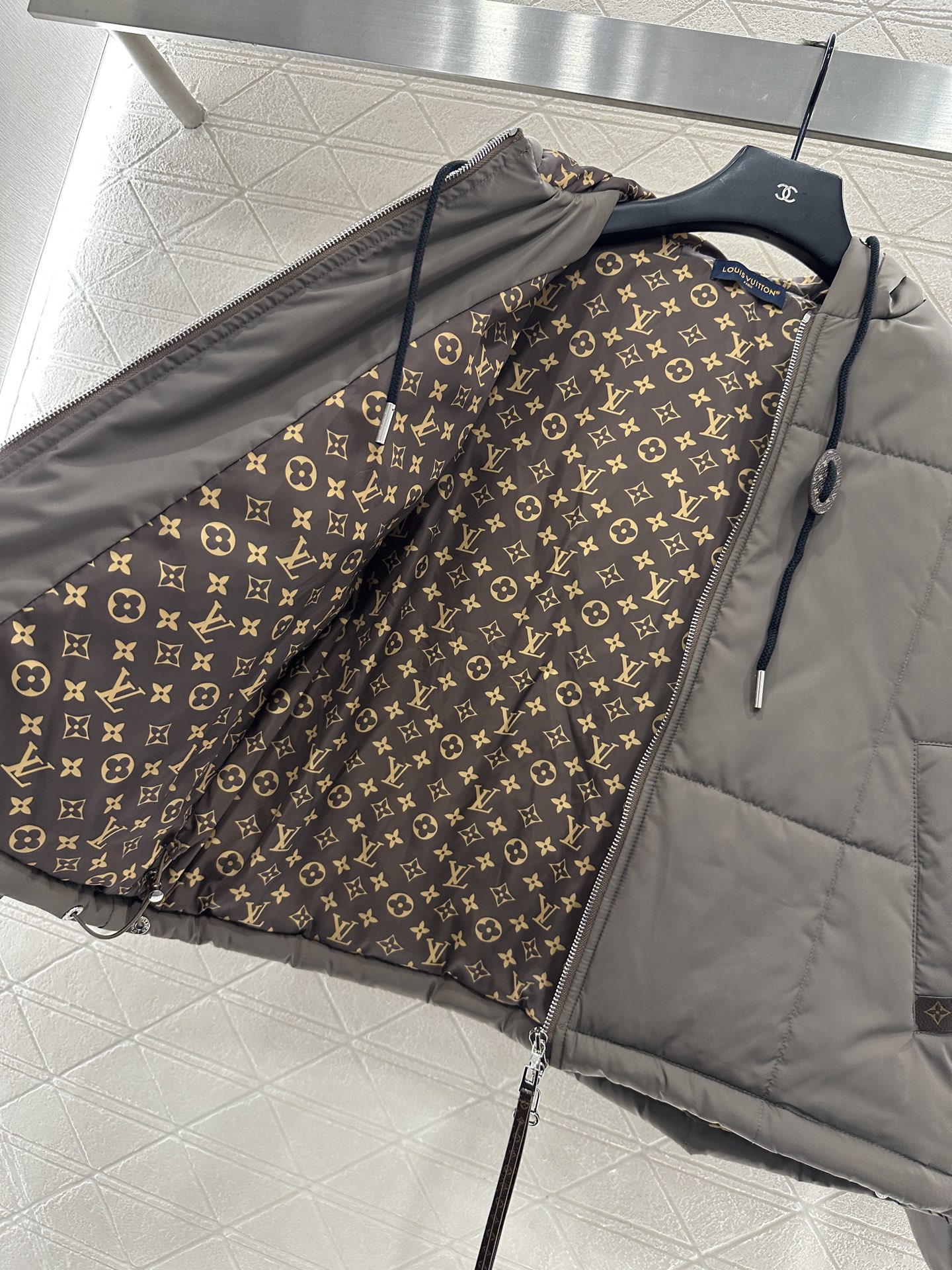 ♥Louis vuitto*♥2025新品上架 连帽羽绒棉服外套定制YB防风防水尼龙材质，质感上乘，连帽