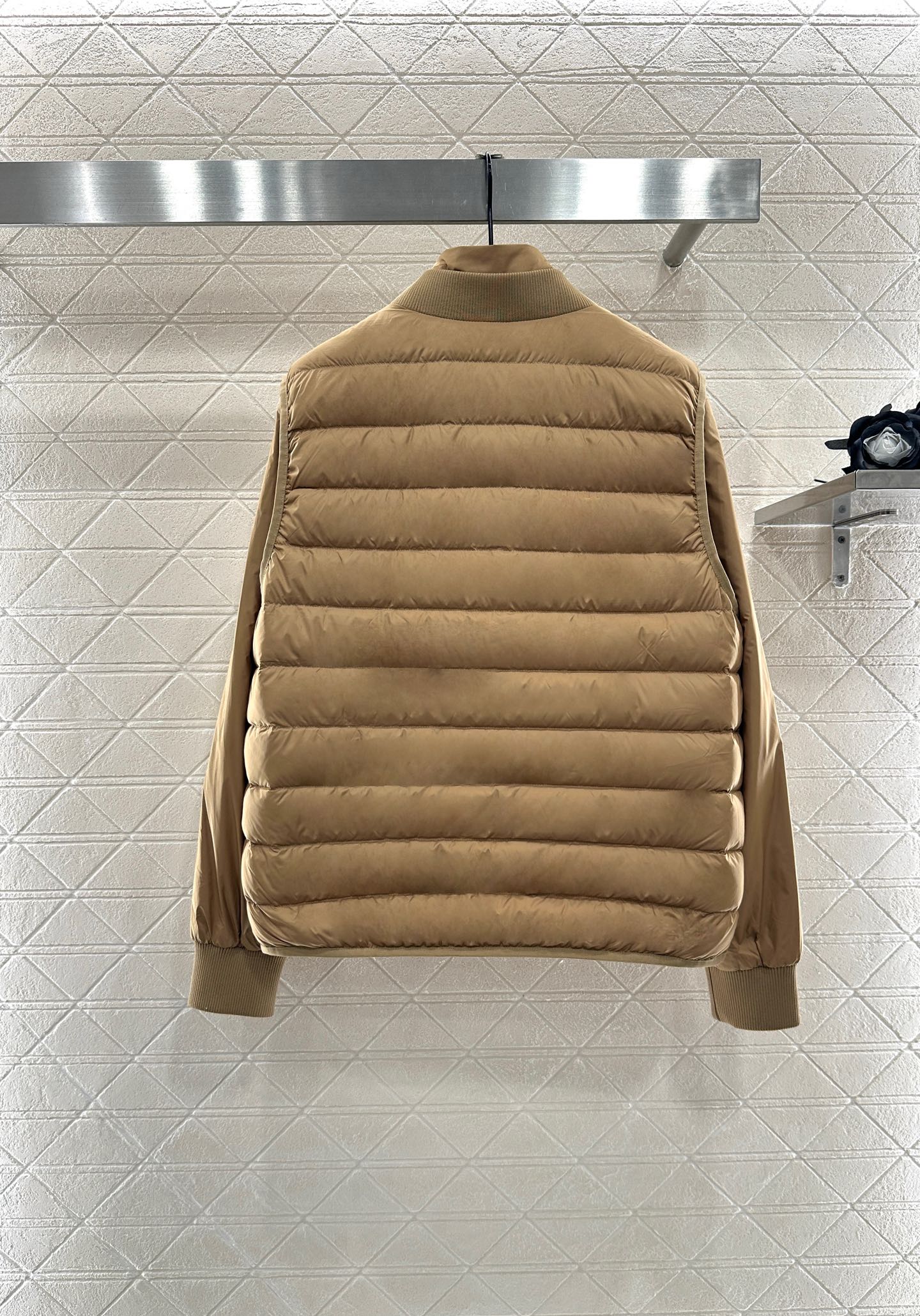♥Moncle*♥2025新品上架 长方压纹羽绒夹克两件套定制YB防风防水尼龙材质，白鹅绒填充内里，整件