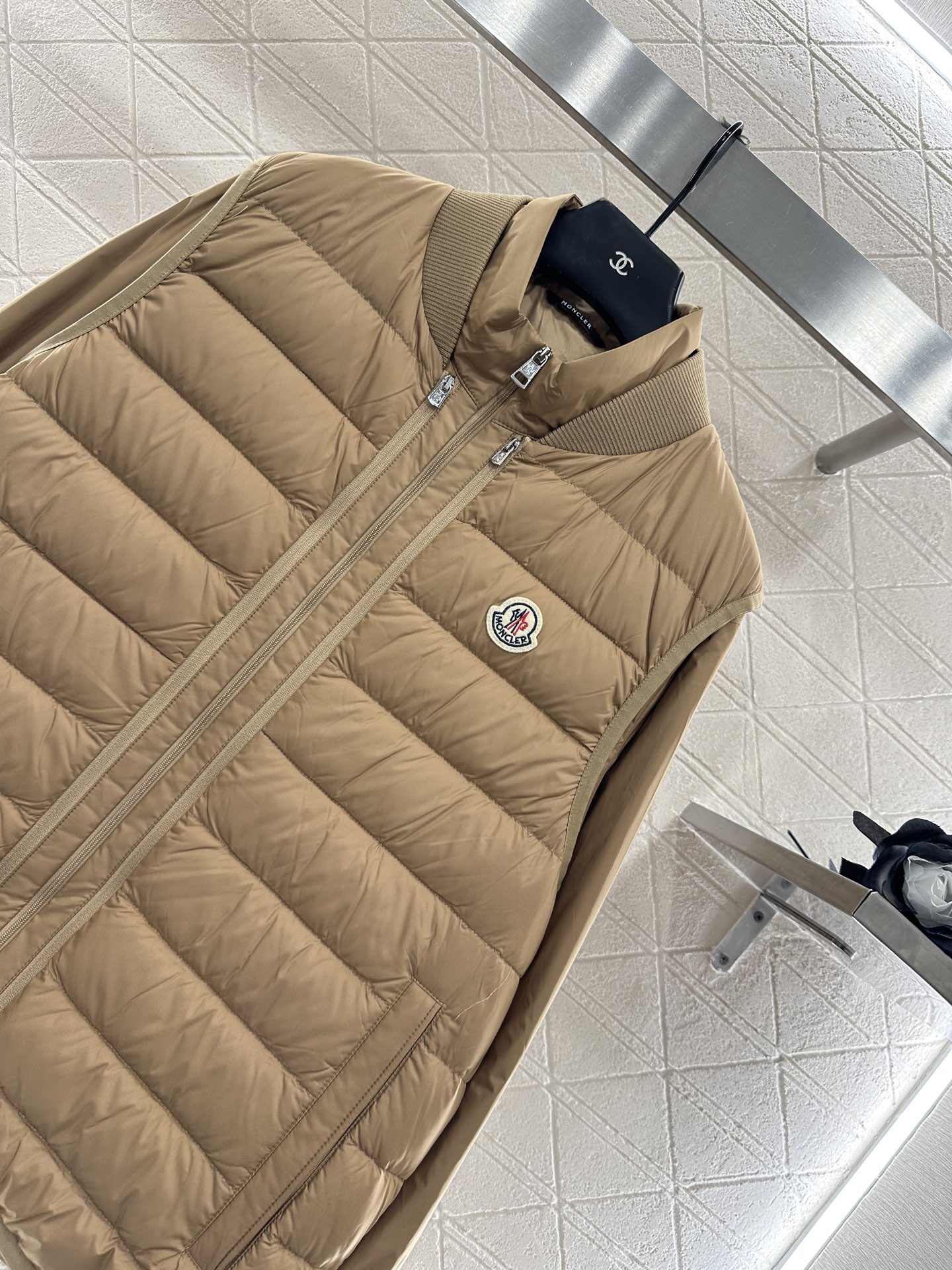 ♥Moncle*♥2025新品上架 长方压纹羽绒夹克两件套定制YB防风防水尼龙材质，白鹅绒填充内里，整件